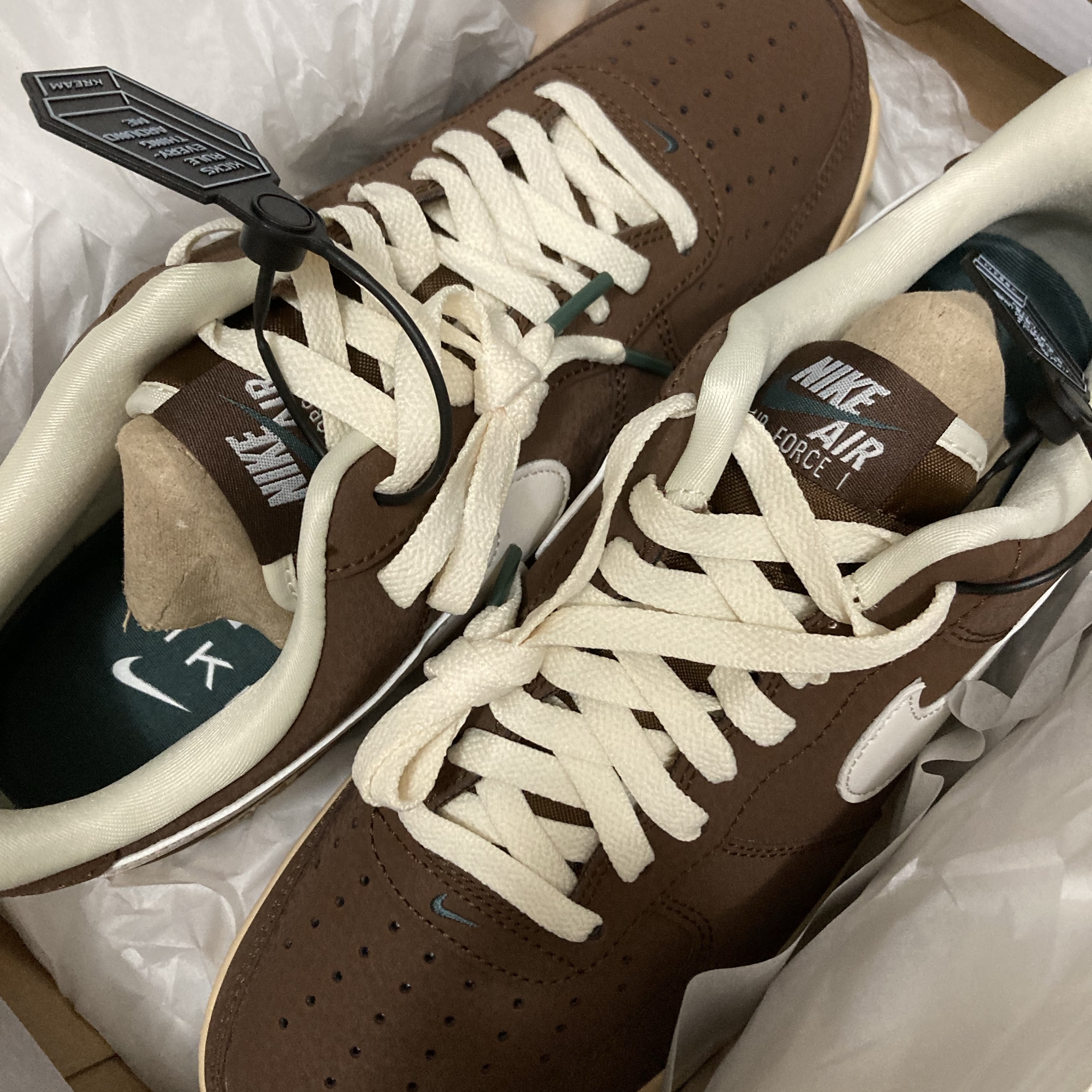 Nike Air Force 1 '07 Cacao Wow Coconut Milk 착용 스타일 - 1