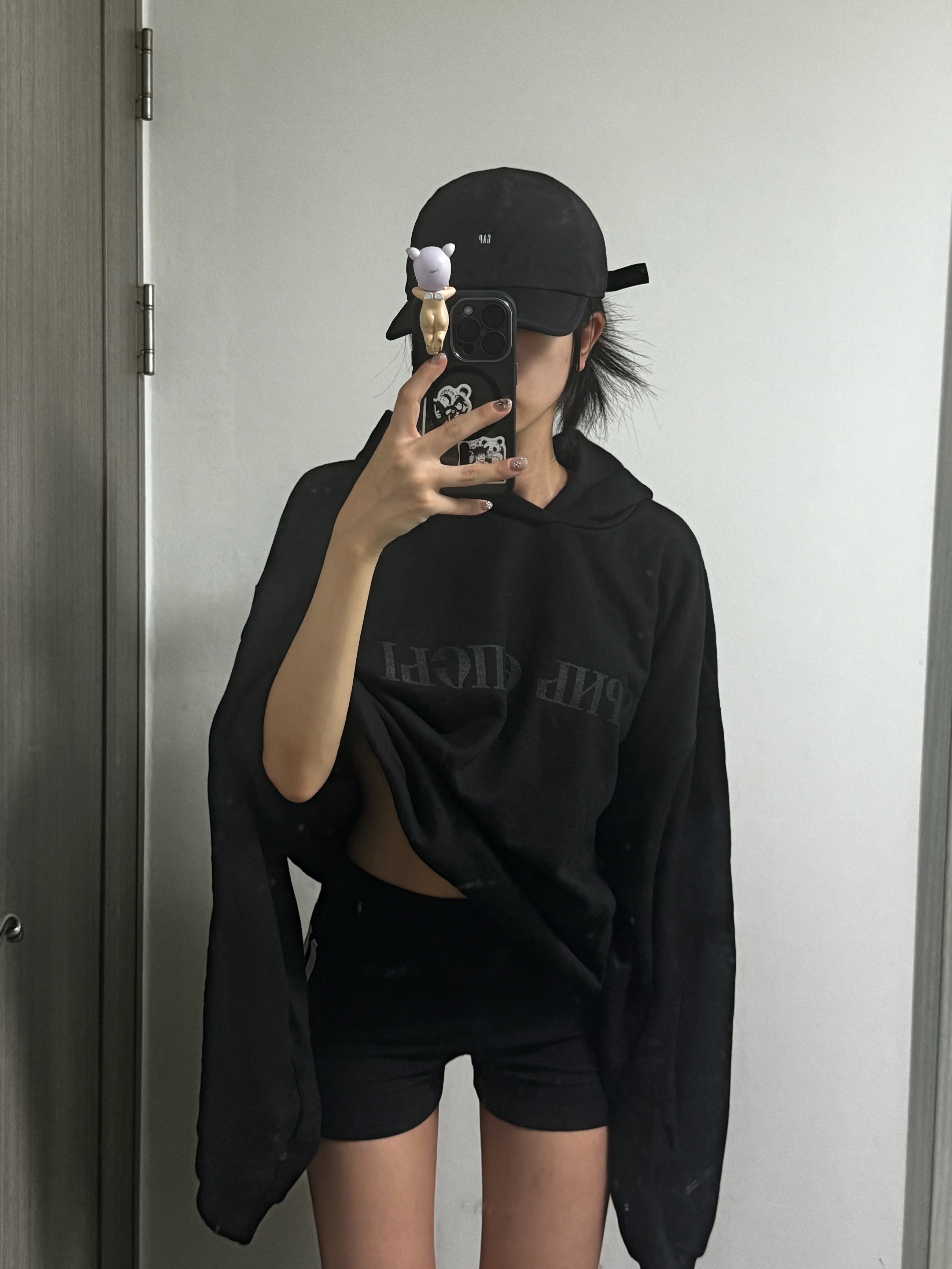 Yeezy x Gosha Rubchinskiy YZY Black Dogs Hoodie Black, Yeezy Gap Engineered By Balenciaga Foldable Cap Black 착용 스타일 - 1