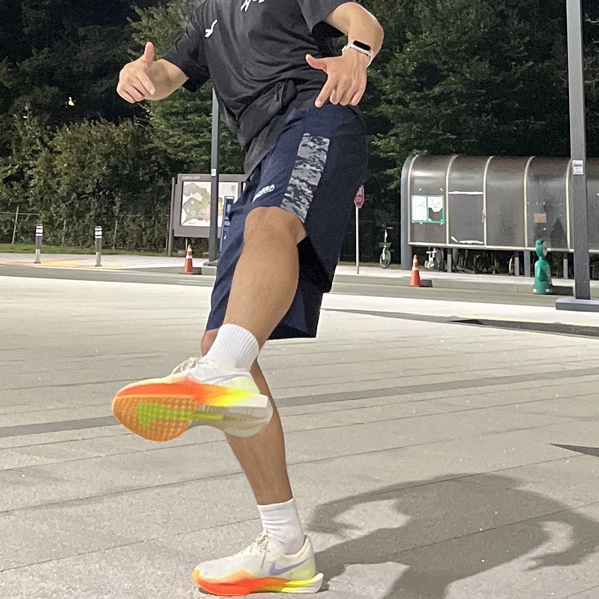 Nike ZoomX Vaporfly Next% 3 Sail Cobalt Bliss Total Orange 착용 스타일 - 2