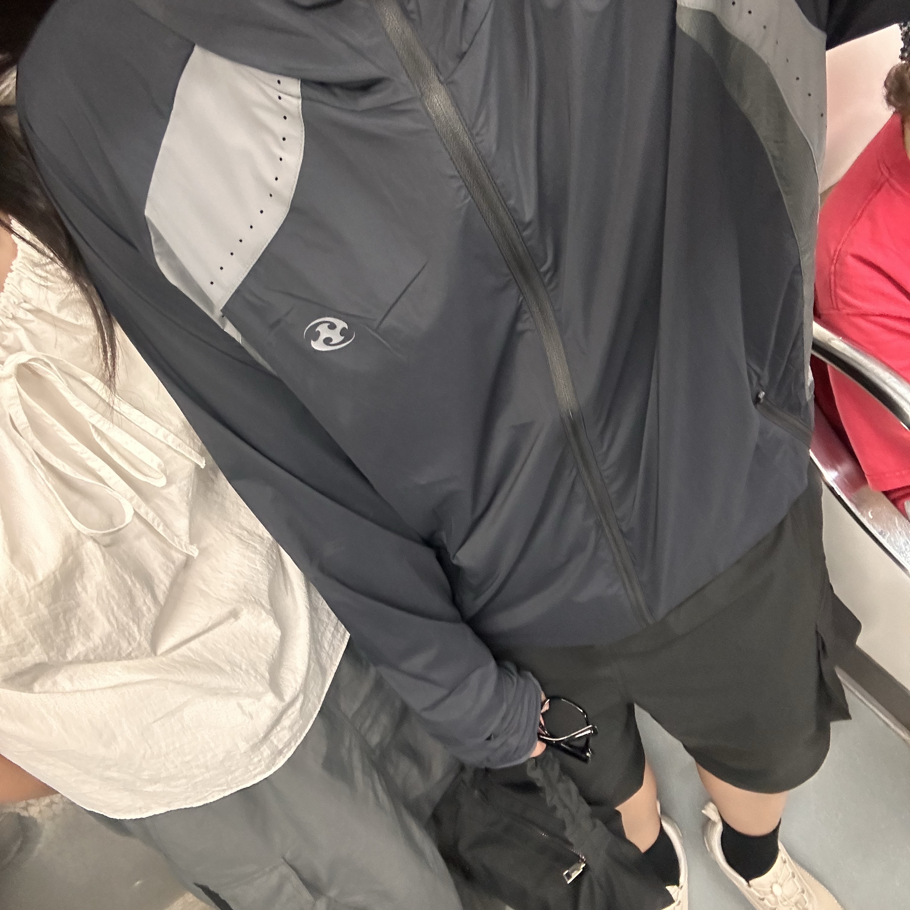 Sansan Gear Running Jacket Black, On Running Cloudaway 2 Sand Ice 착용 스타일
