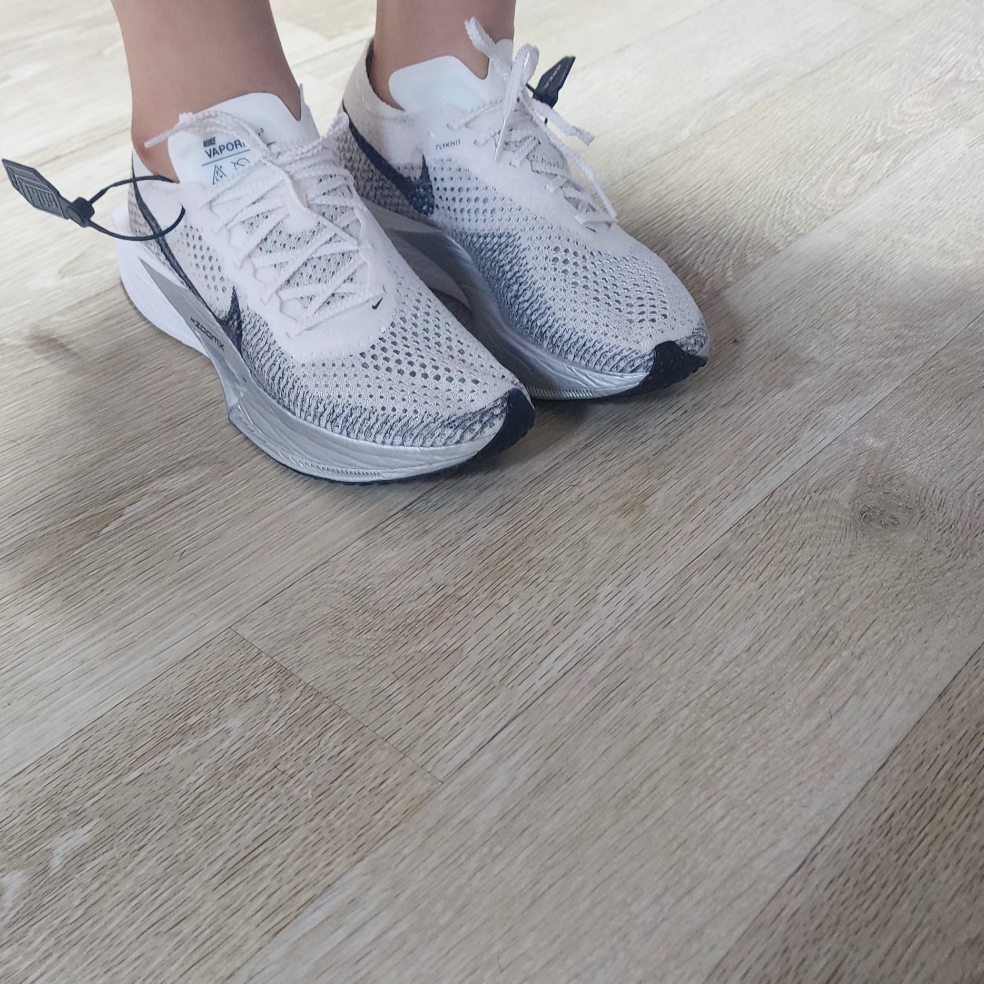 Nike ZoomX Vaporfly Next% 3 White Grey 착용 스타일