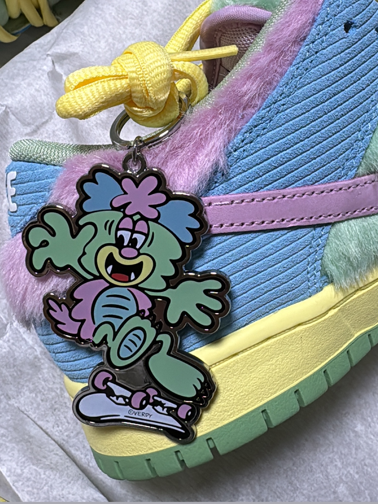 Nike x Verdy SB Dunk Low Pro Blue Gaze and Enamel Green 착용 스타일 - 2