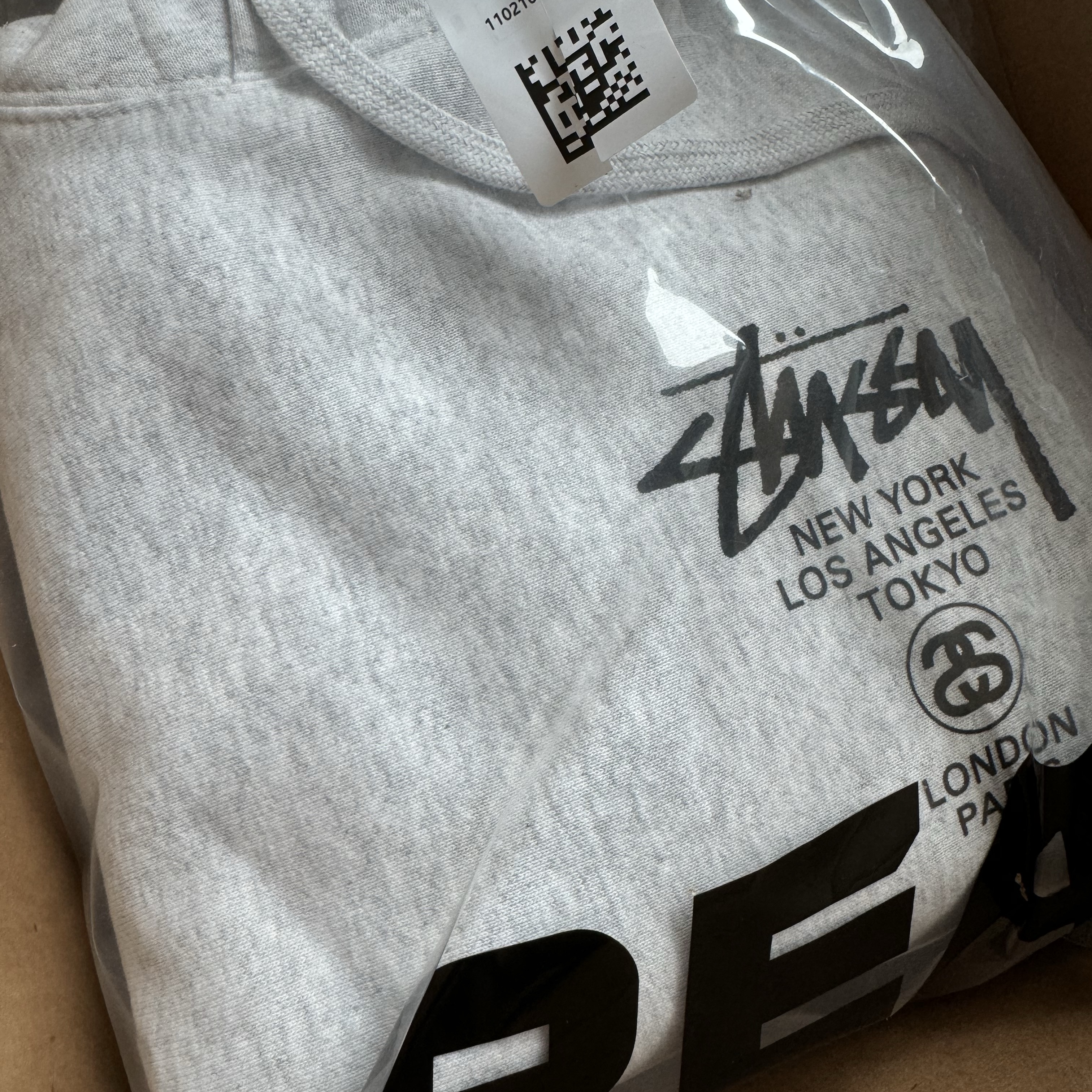 Stussy World Tour Hoodie Ash Heather 2024,2025 착용 스타일