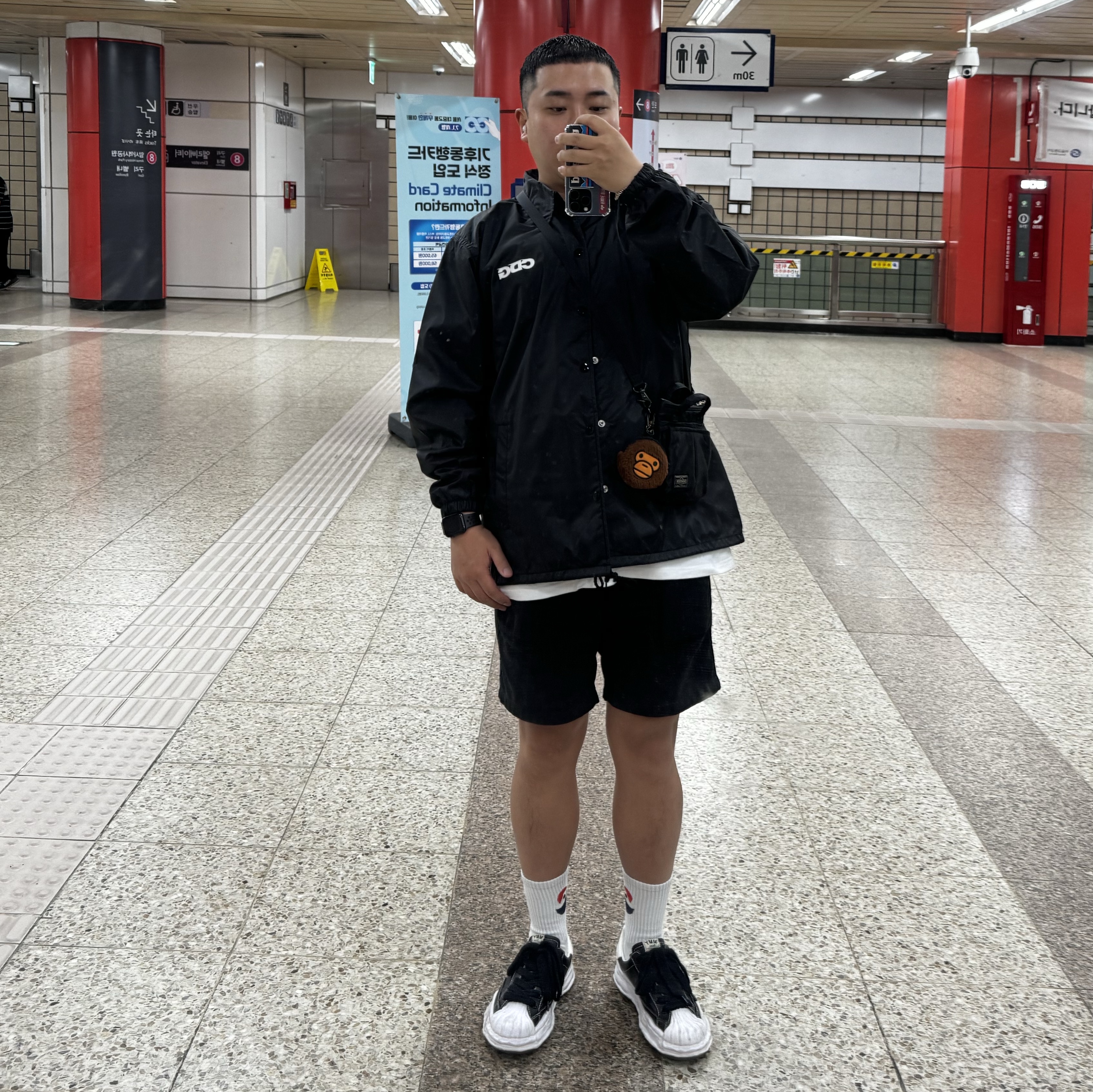 CDG Coach Jacket5 Black, Maison Mihara Yasuhiro Blakey OG Sole Leather Low-top Sneakers Black 착용 스타일