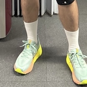 Asics Gel-Kayano 31 Paris Light Celadon Safety Yellow 착용 스타일
