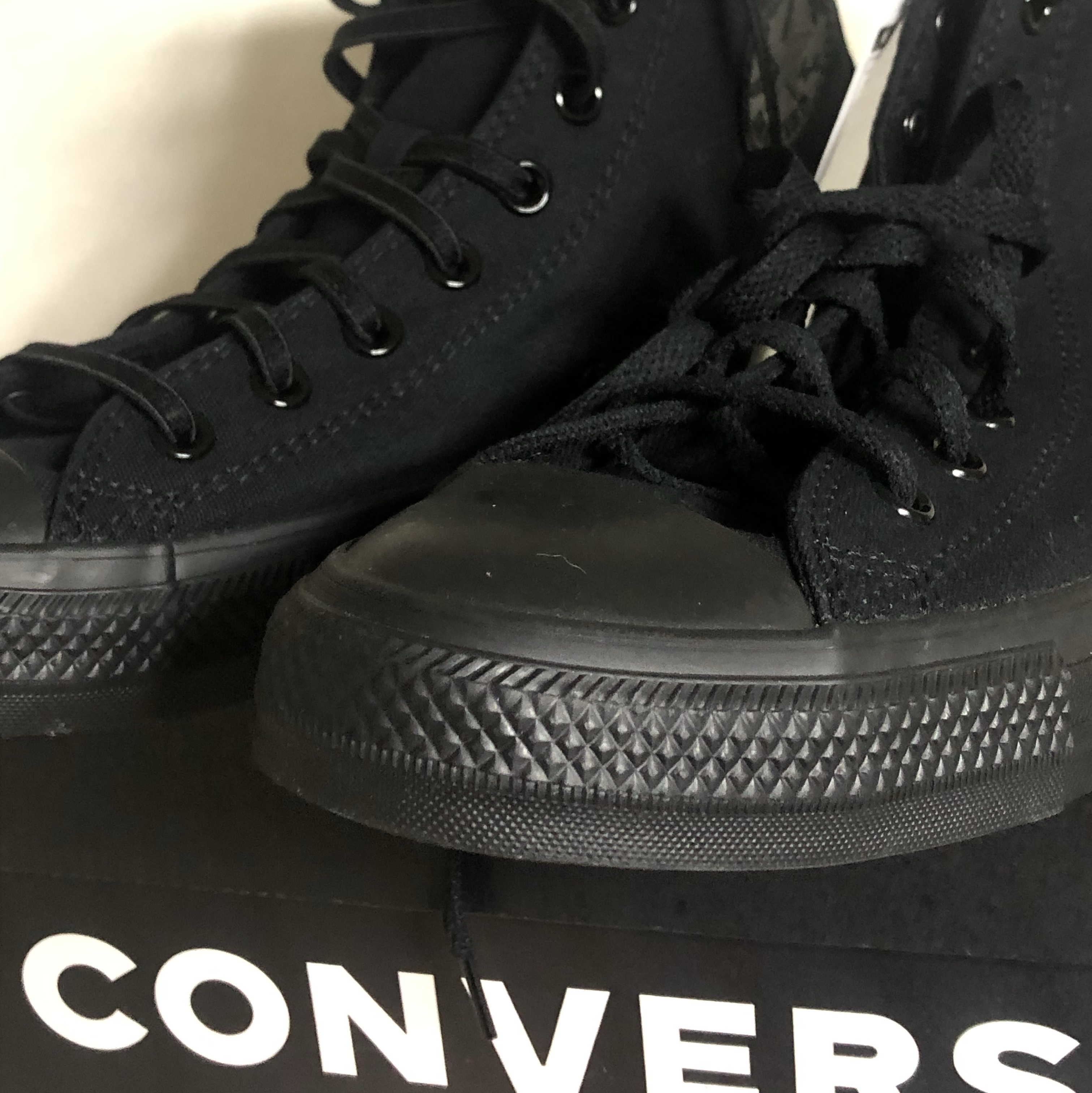 Converse Chuck Taylor All Star Hi Classic Black Monochrome 착용 스타일 - 1