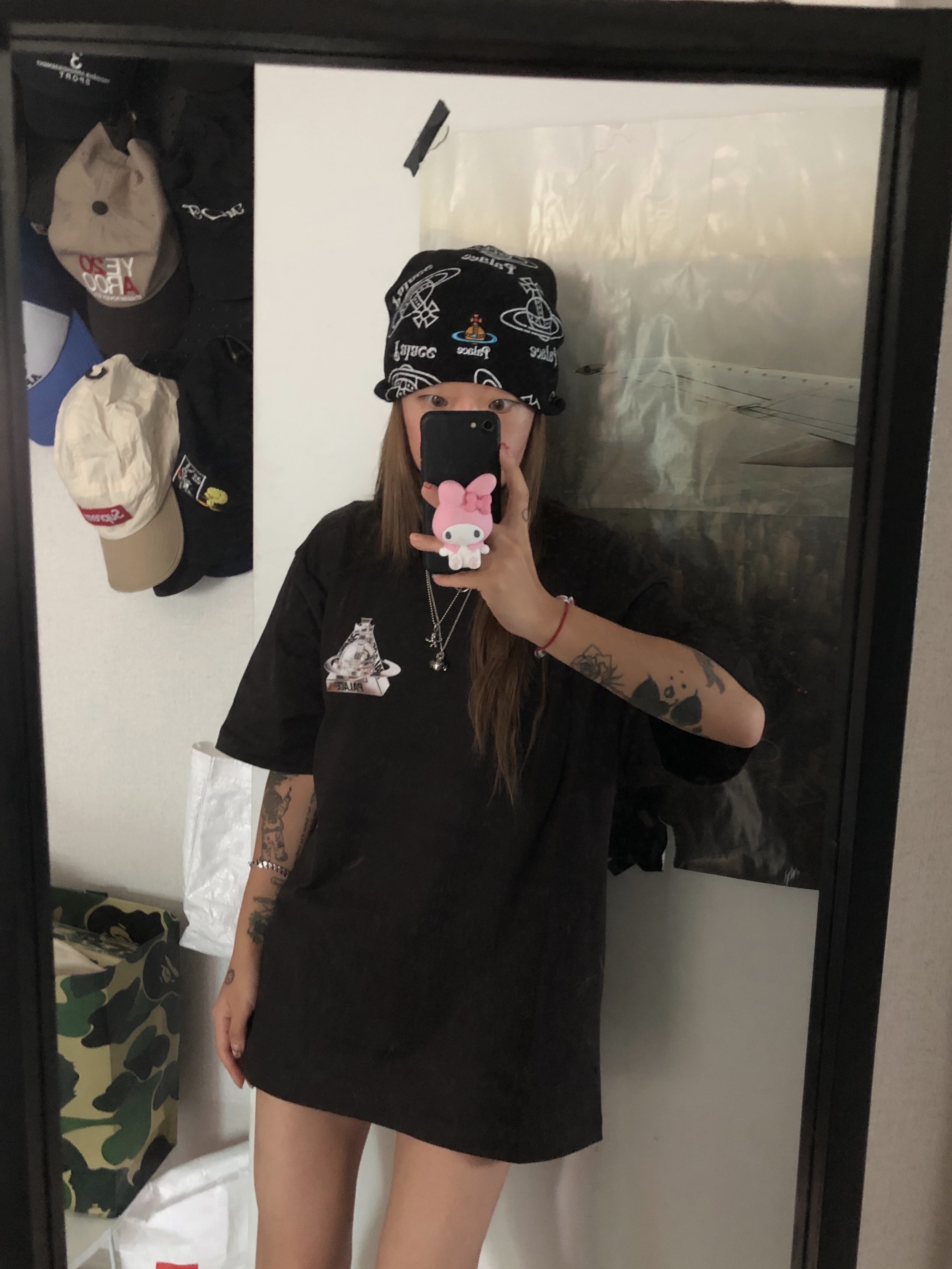 Palace x Vivienne Westwood Orb Pendant Silver - 24FW, Palace x Vivienne Westwood T-Shirt Black - 24FW 착용 스타일