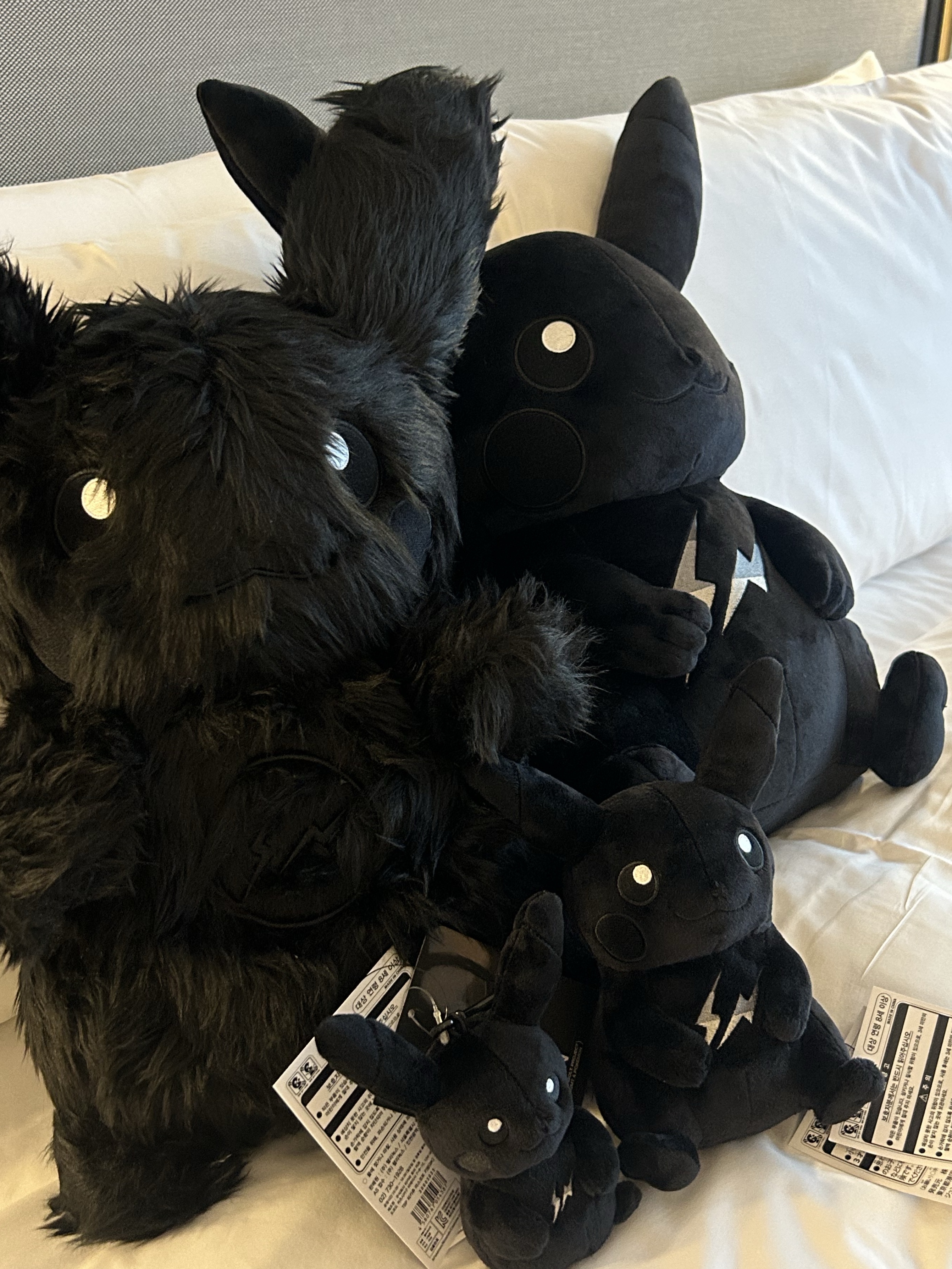 Fragment x Pokemon INN Thunderbolt Project TBP Plush Pikachu M Black, Fragment x Pokemon INN Thunderbolt Project TBP Plush Pikachu L Black 착용 스타일