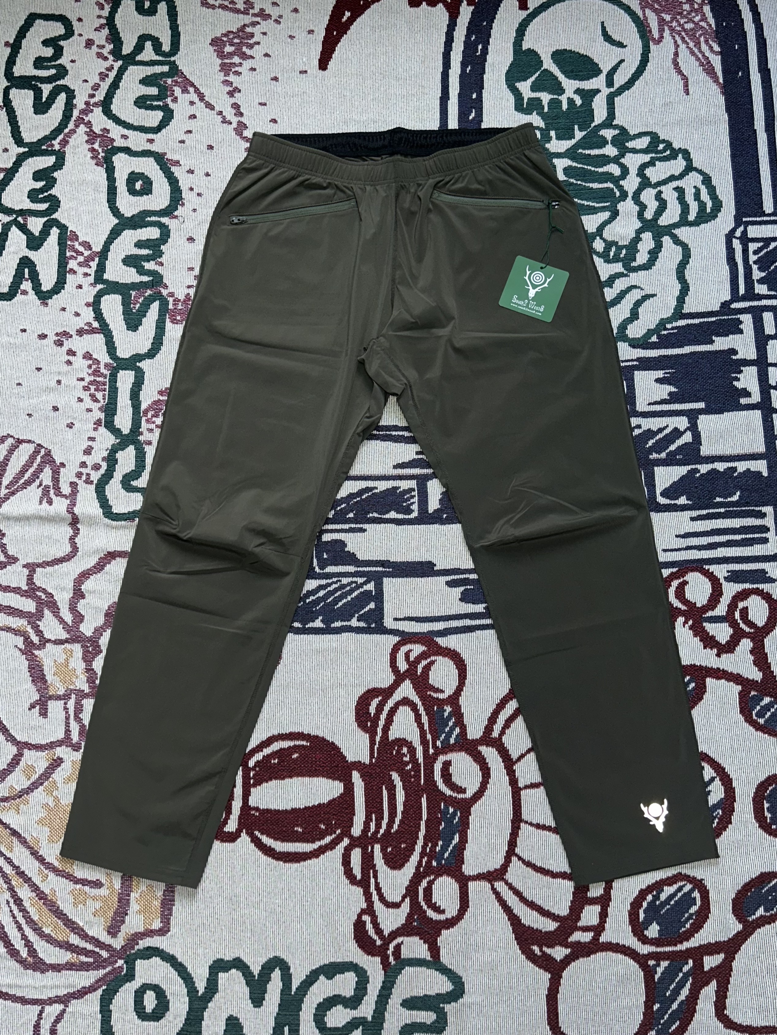 South2 West8 2P Cycle Pants Olive Drab 착용 스타일 - 1