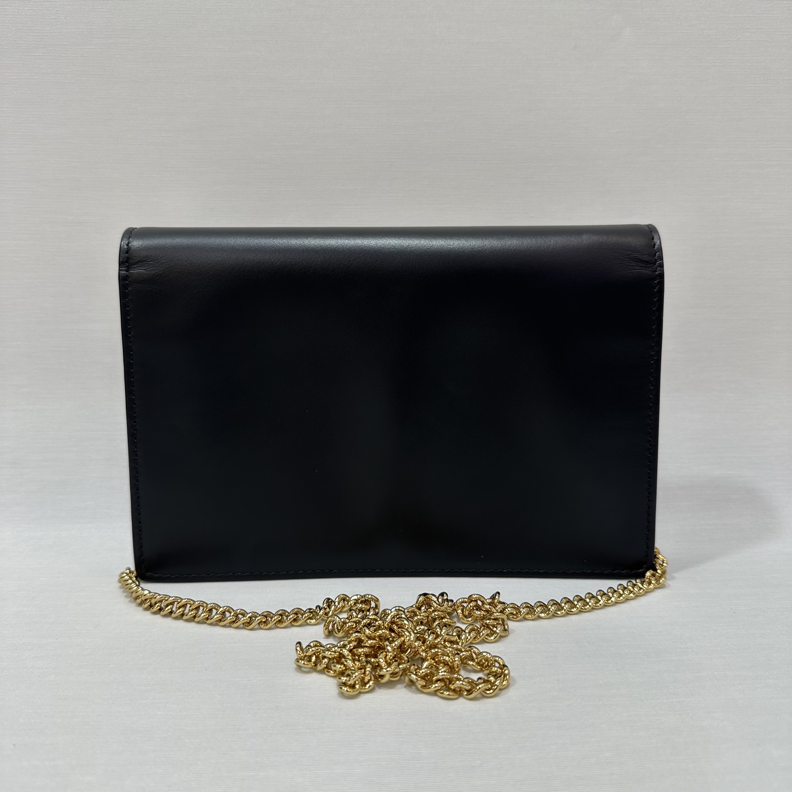 Fendi Chain Cross Bag Black 착용 스타일 - 3