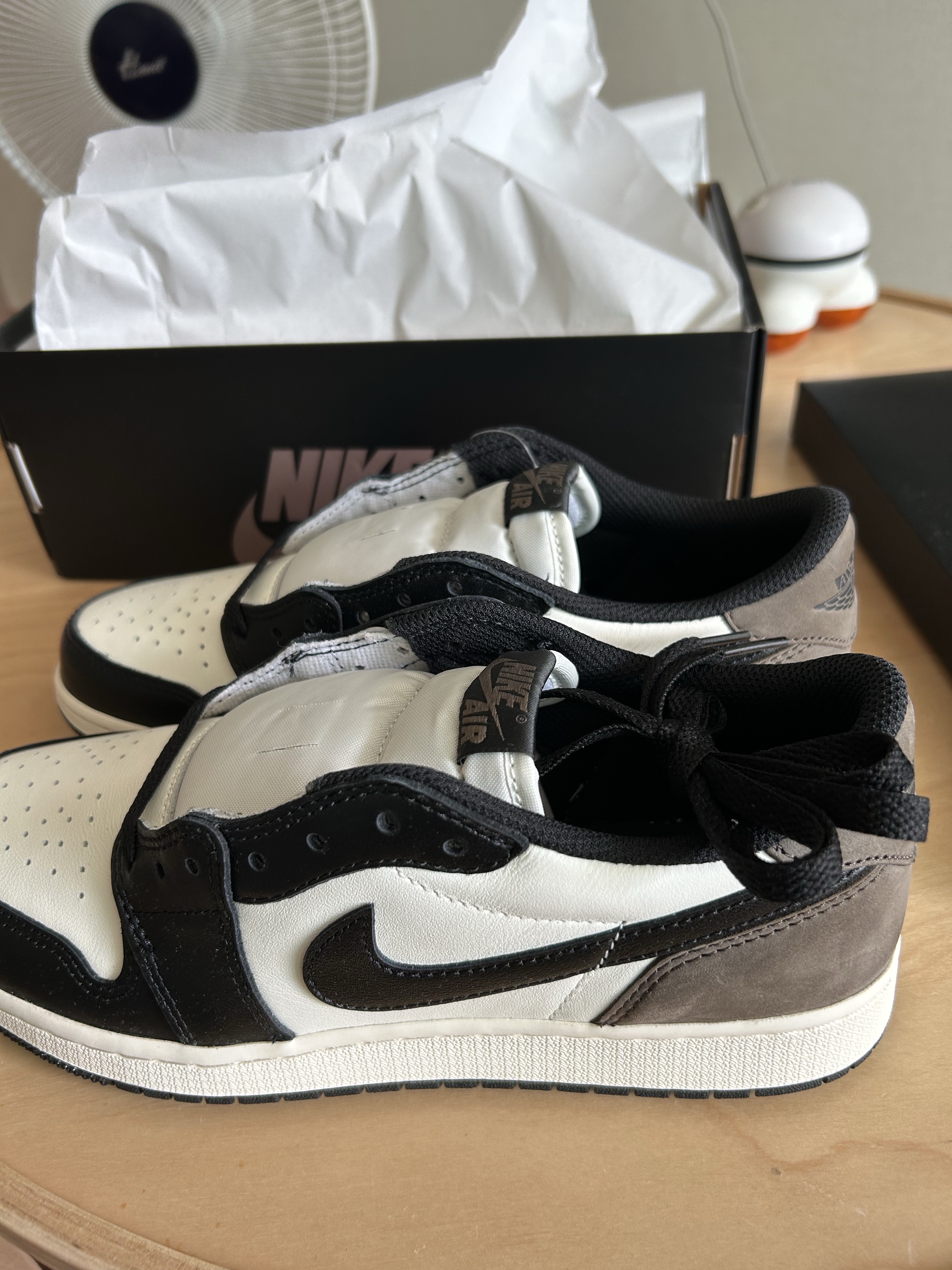 (GS) Jordan 1 Retro Low OG Mocha 착용 스타일 - 2