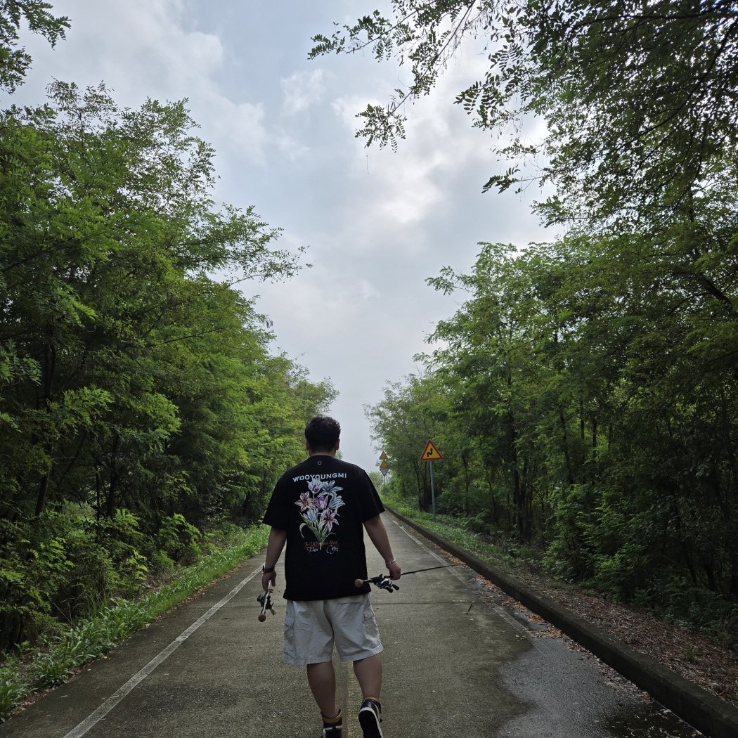 Wooyoungmi Flower Back Logo T-Shirt Black - 24SS, Jordan 1 Retro High OG Defiant SB LA to Chicago 착용 스타일