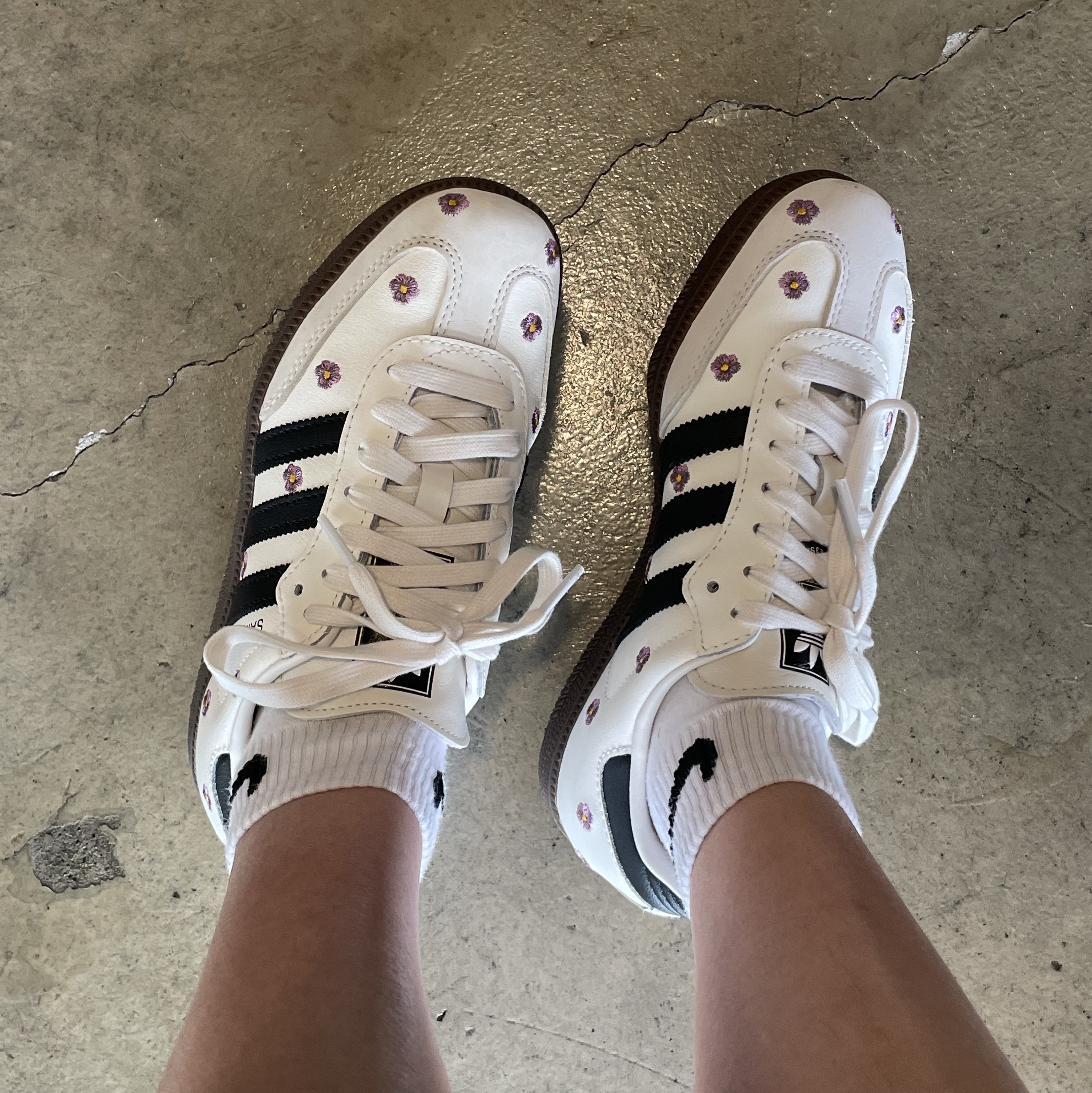 (W) Adidas Samba OG Cloud White Core Black 착용 스타일 - 1