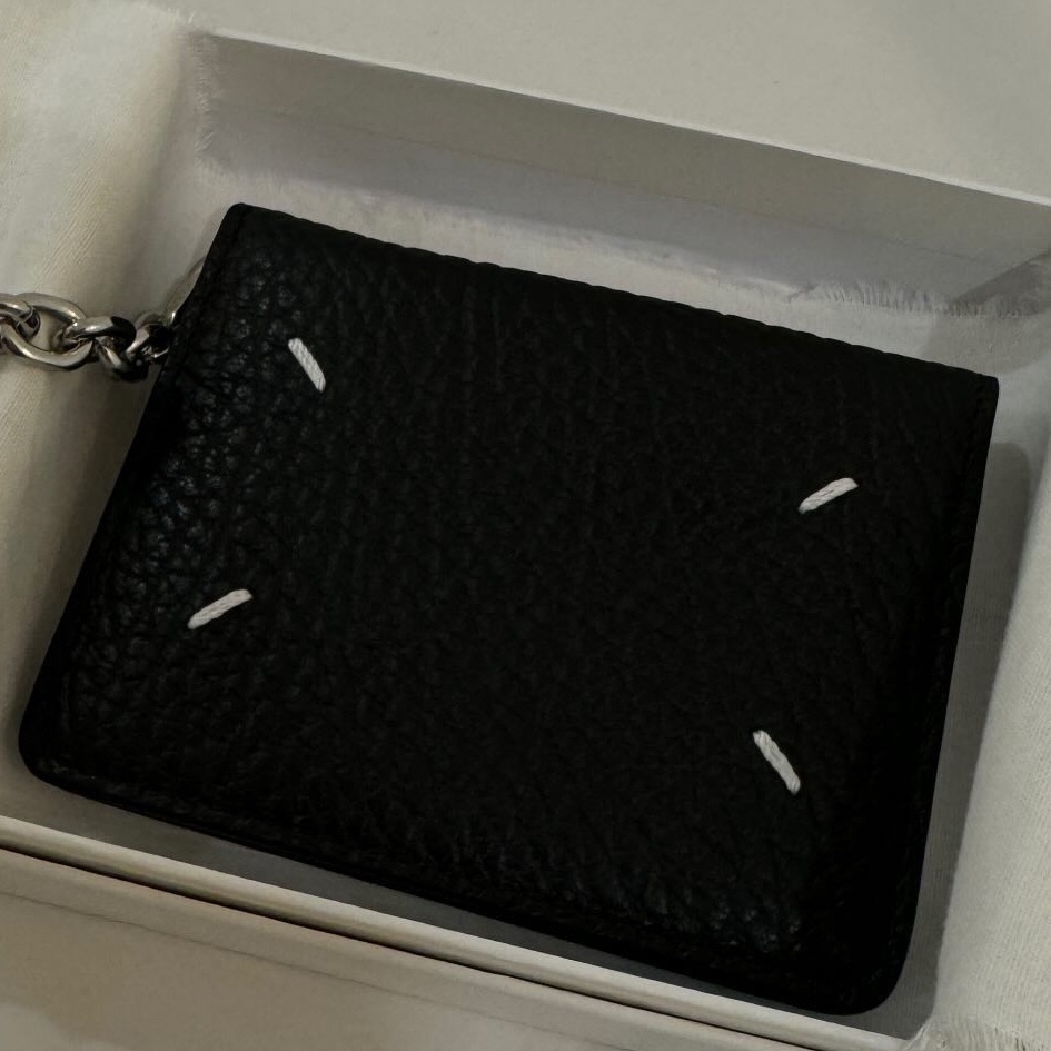Maison Margiela Keyring Wallet Black 착용 스타일