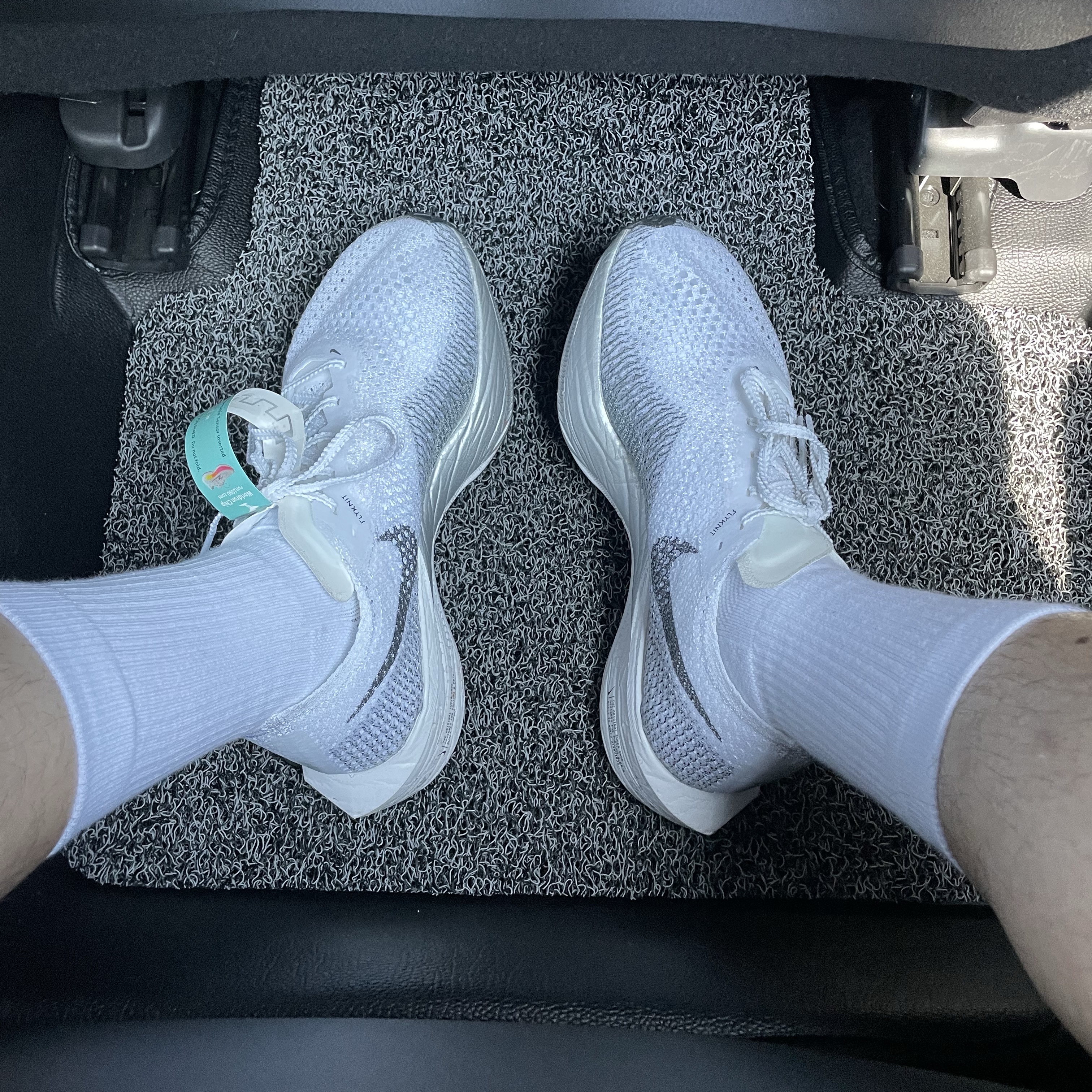 Nike ZoomX Vaporfly Next% 3 White Grey 착용 스타일