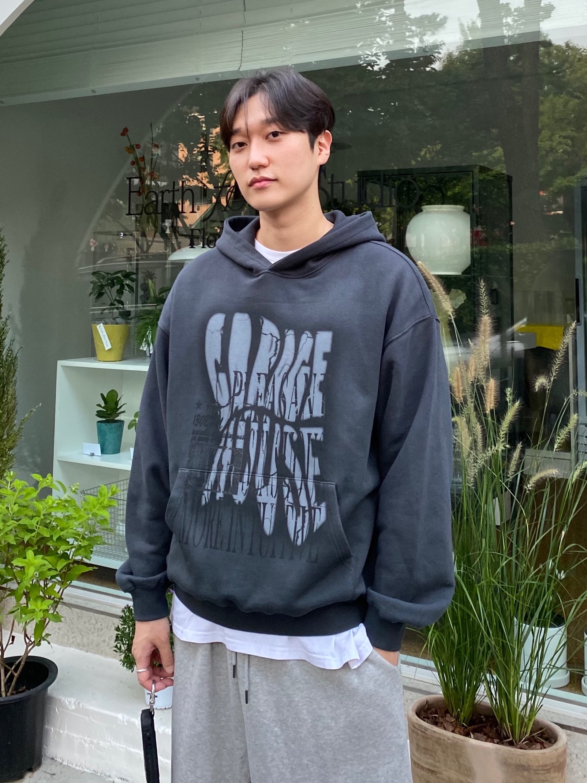 Maison Mihara Yasuhiro Blakey OG Sole Canvas Low-top Sneakers White, Mischief Rhombus Carabiner Pouch Black 착용 스타일 - 2