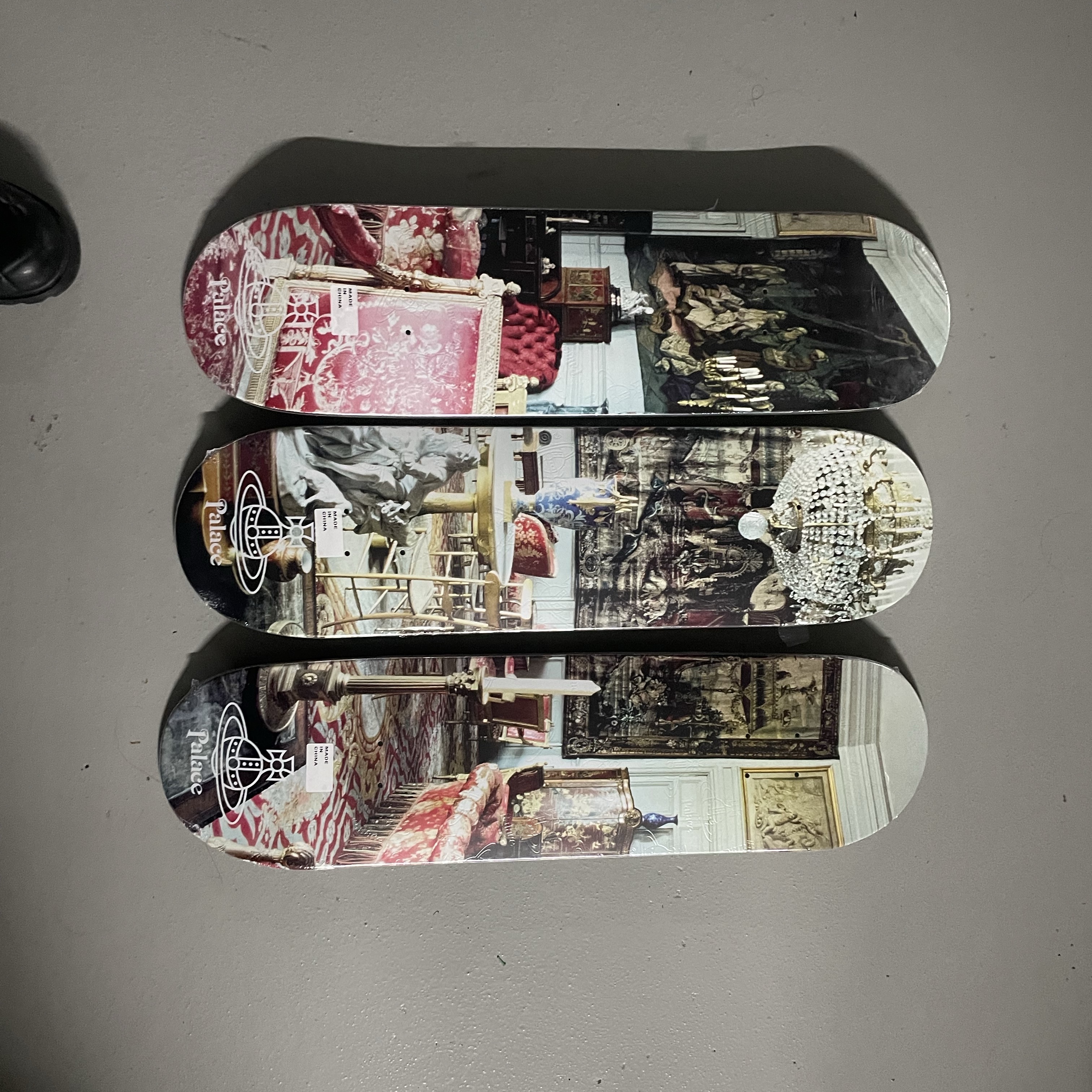 Palace x Vivienne Westwood Board 1 8.25 - 24FW, Palace x Vivienne Westwood Board 2 8.375 - 24FW 착용 스타일 - 1