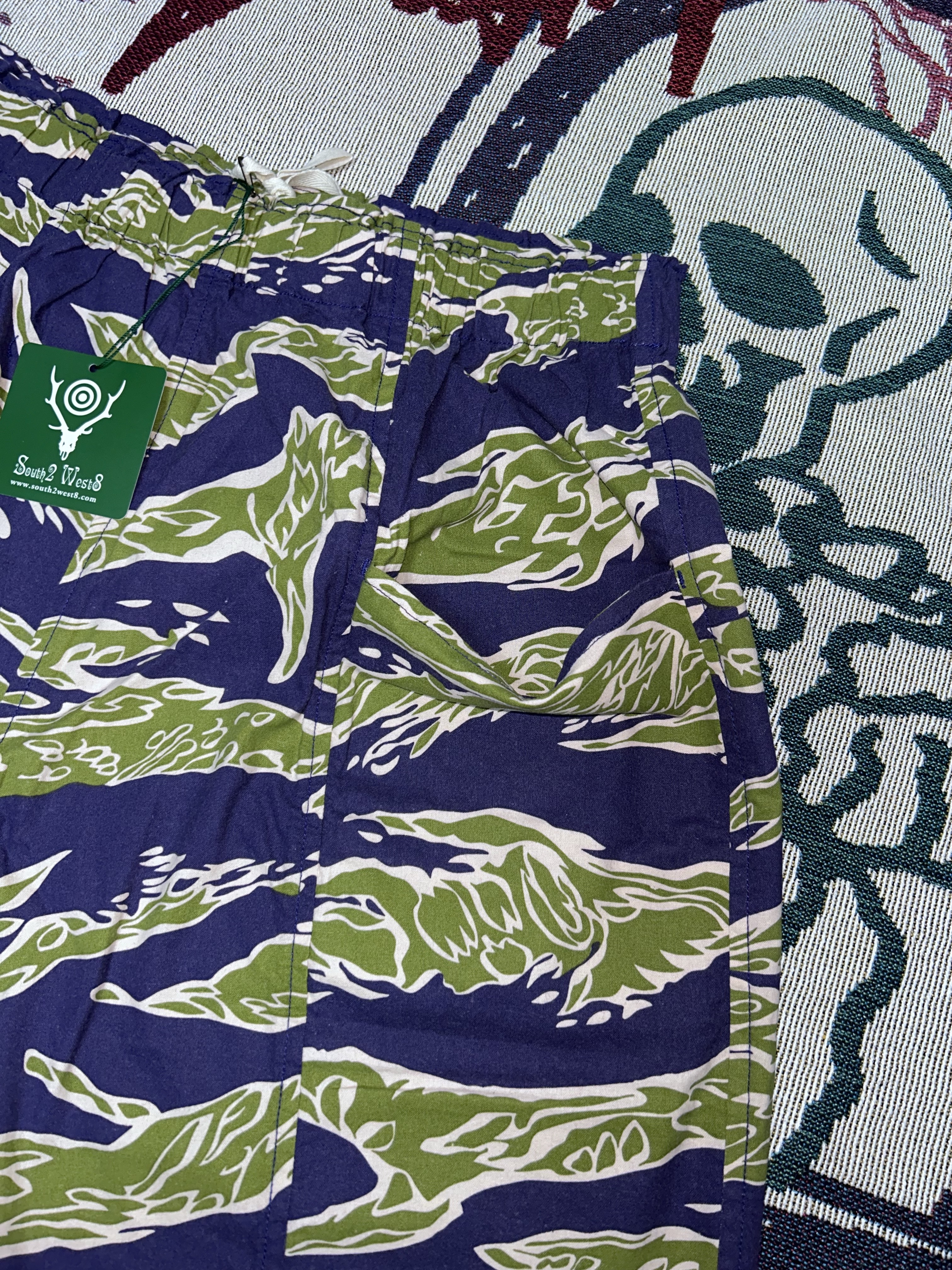 South2 West8 Army String Pant Flannel Purple Tiger 착용 스타일 - 3