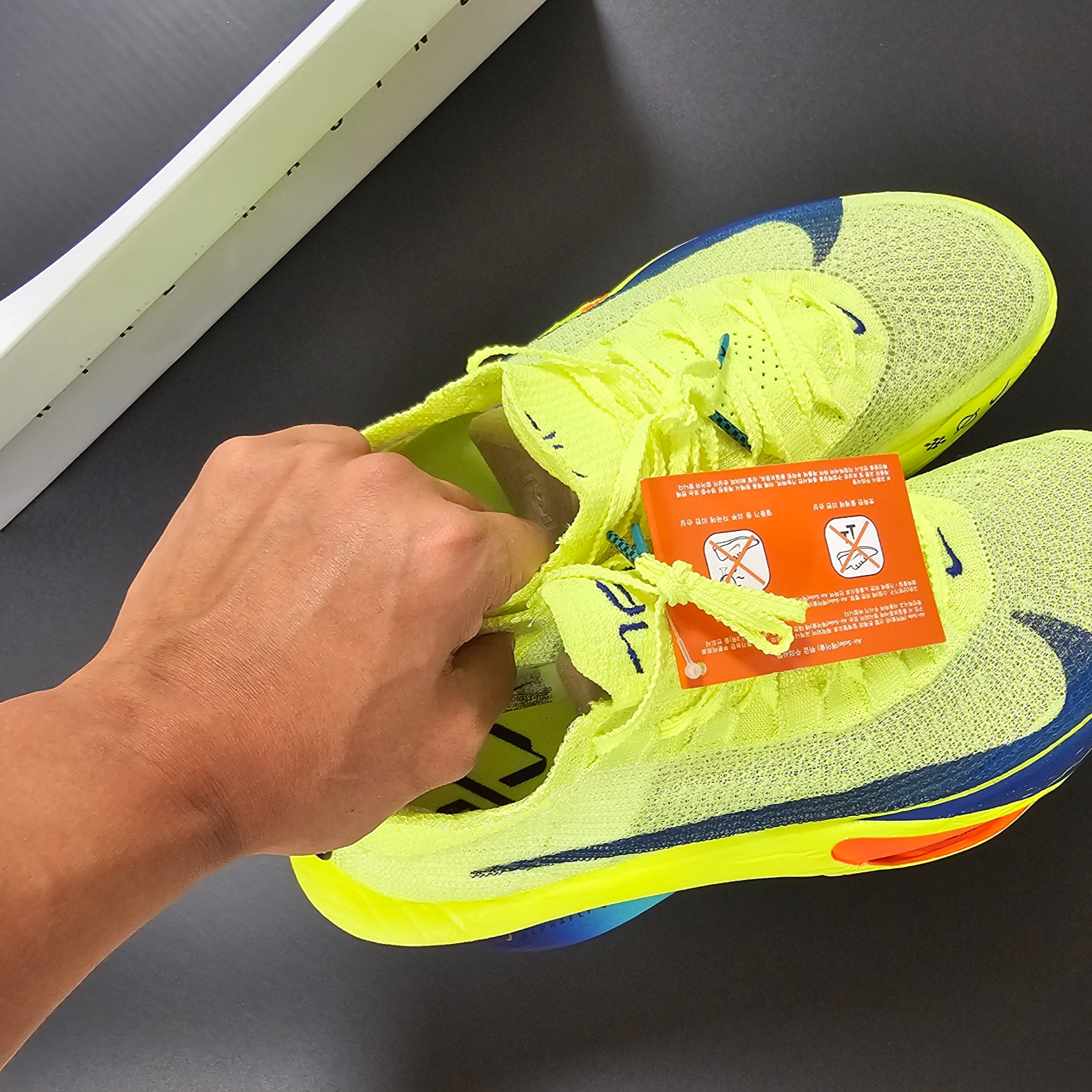 Nike Air Zoom Alphafly Next% 3 Volt 착용 스타일 - 4