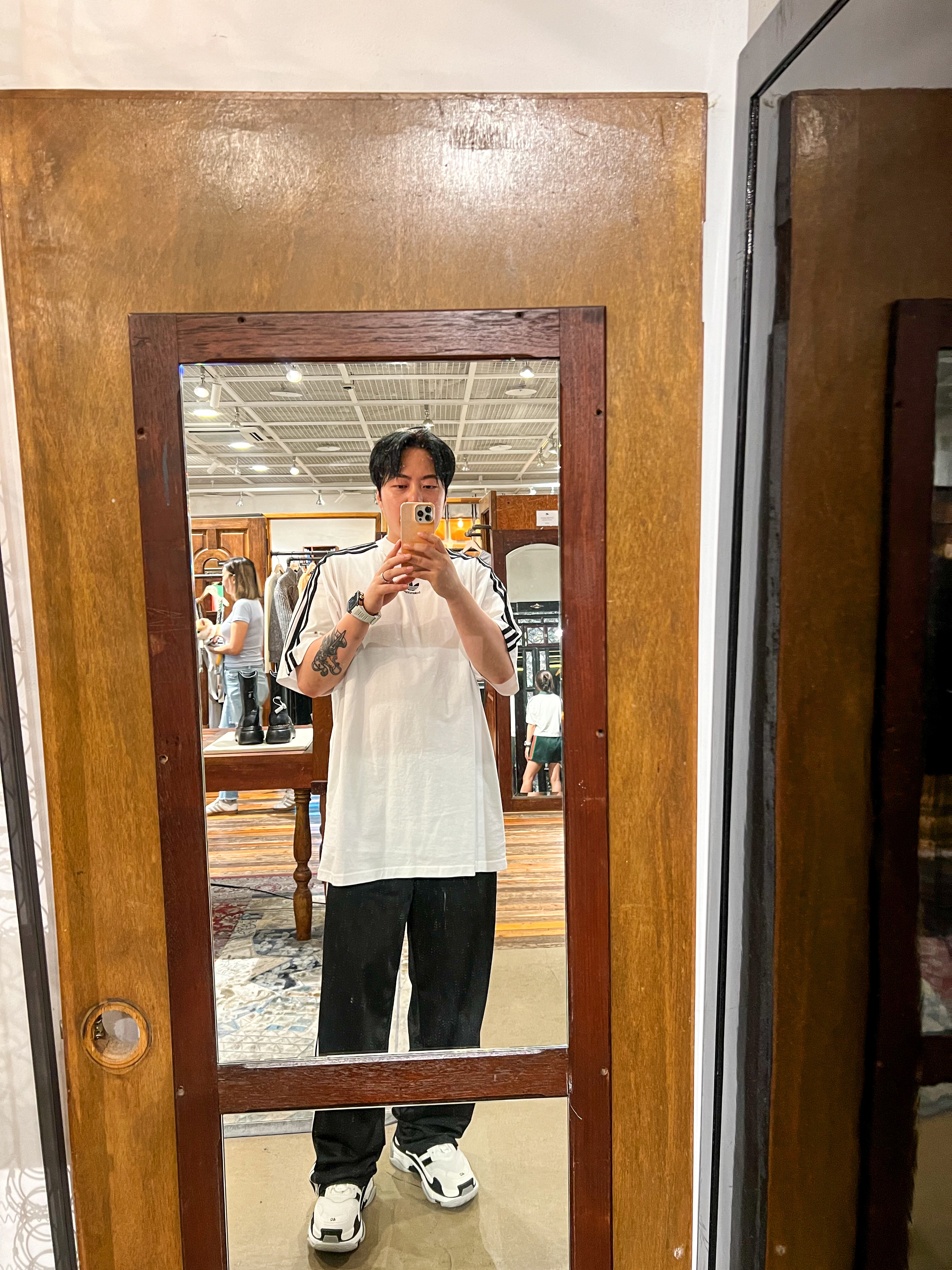 Balenciaga x Adidas Oversized T-Shirt White, Balenciaga x Adidas Triple S Sneakers White Black 착용 스타일