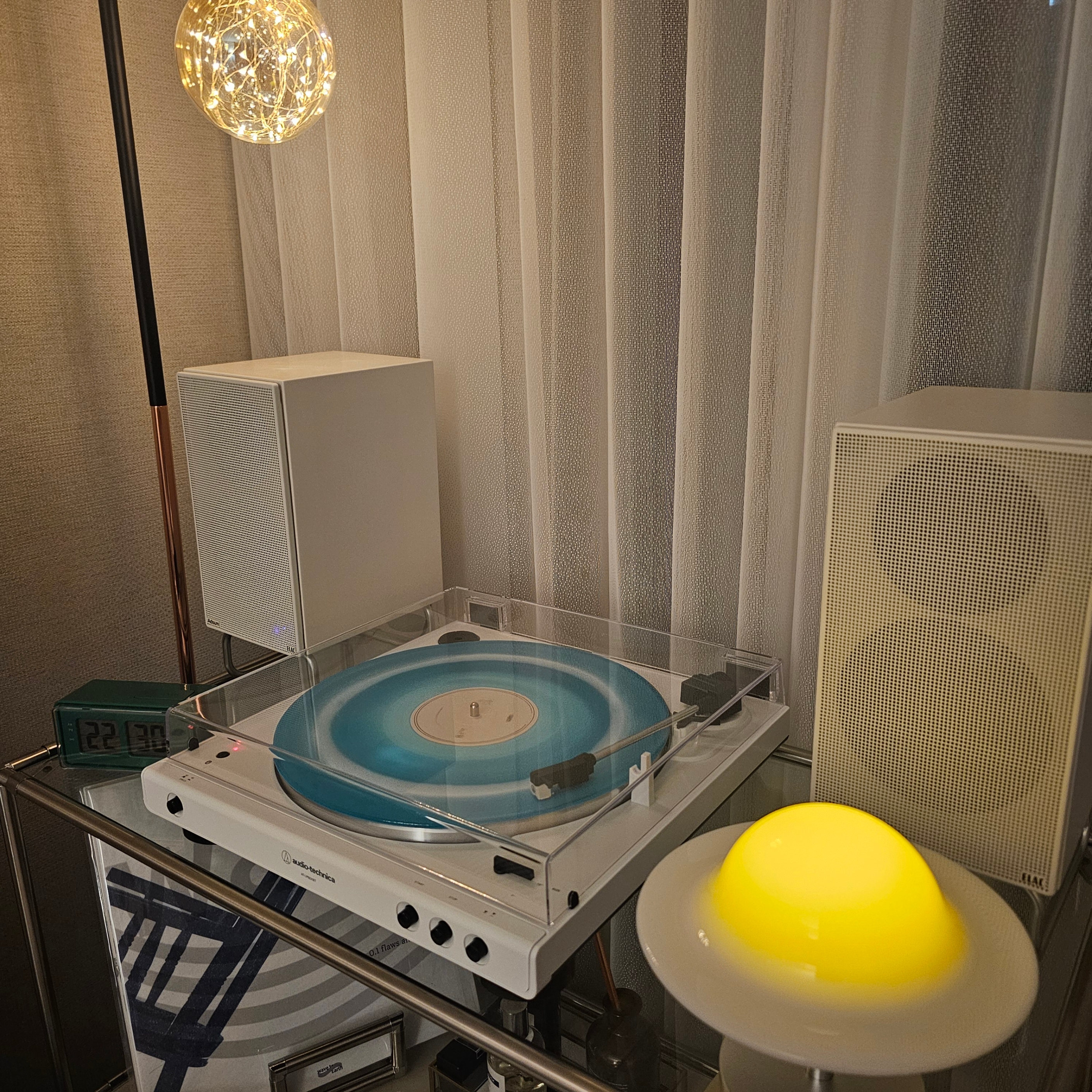 Wave to Earth 1st Album 0.1 Flaws and All. LP Marble (2LP) 착용 스타일 - 1