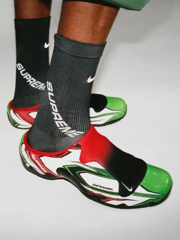 Supreme x Nike Crew Socks Black - 24FW 착용 스타일 - 4