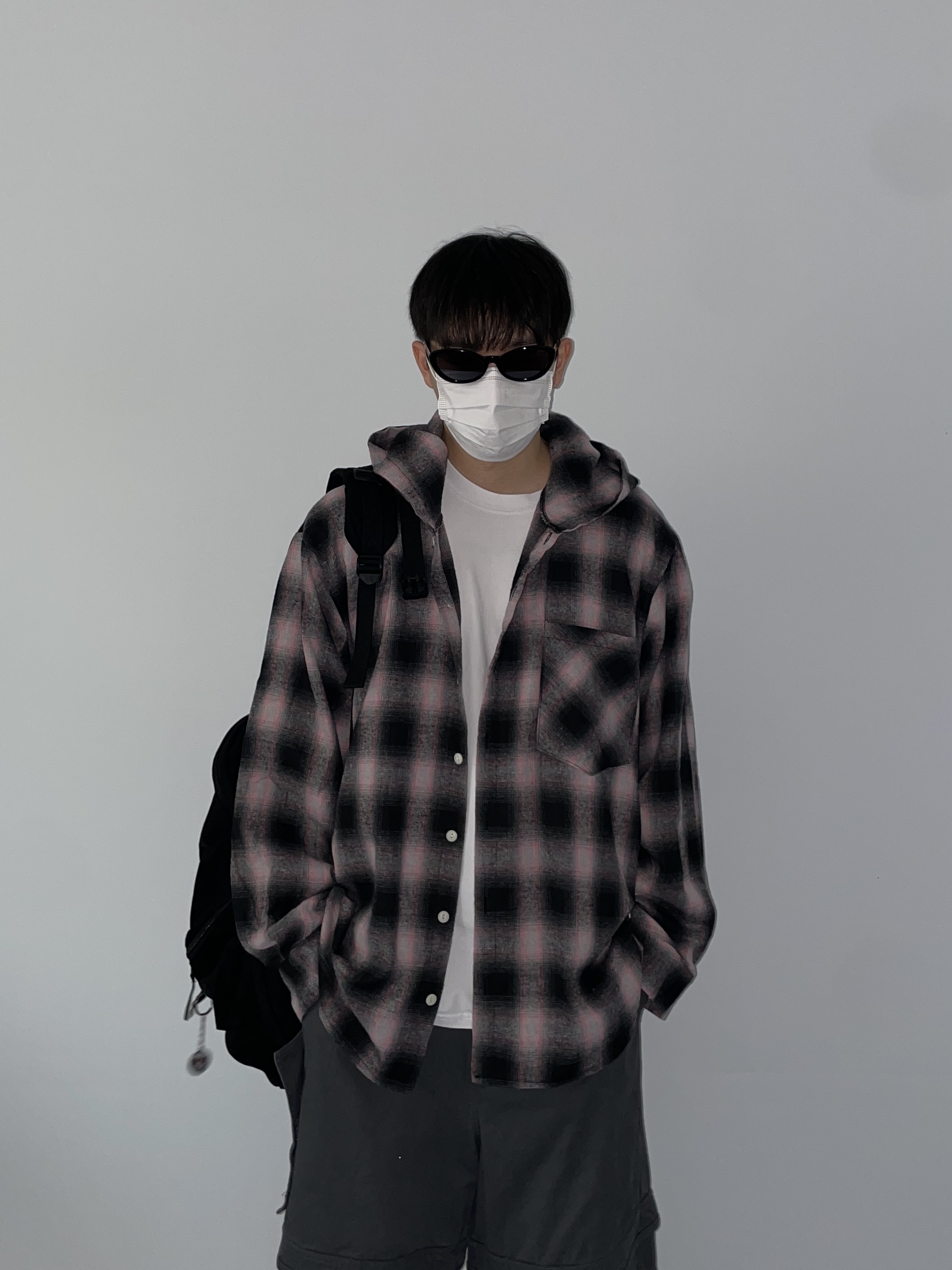 Balenciaga Cargo Sneakers White Grey 착용 스타일 - 2