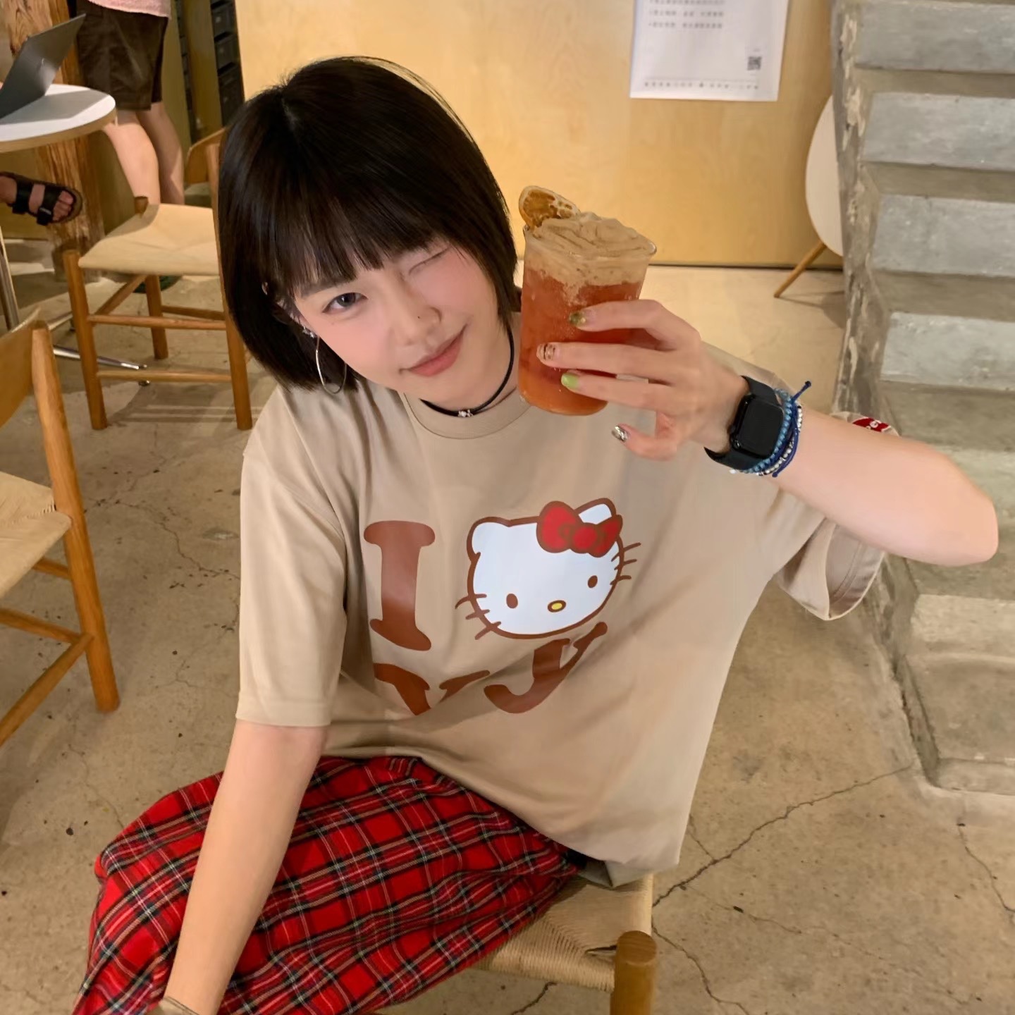 Open Yy x Hello Kitty T-Shirt Beige 착용 스타일 - 3
