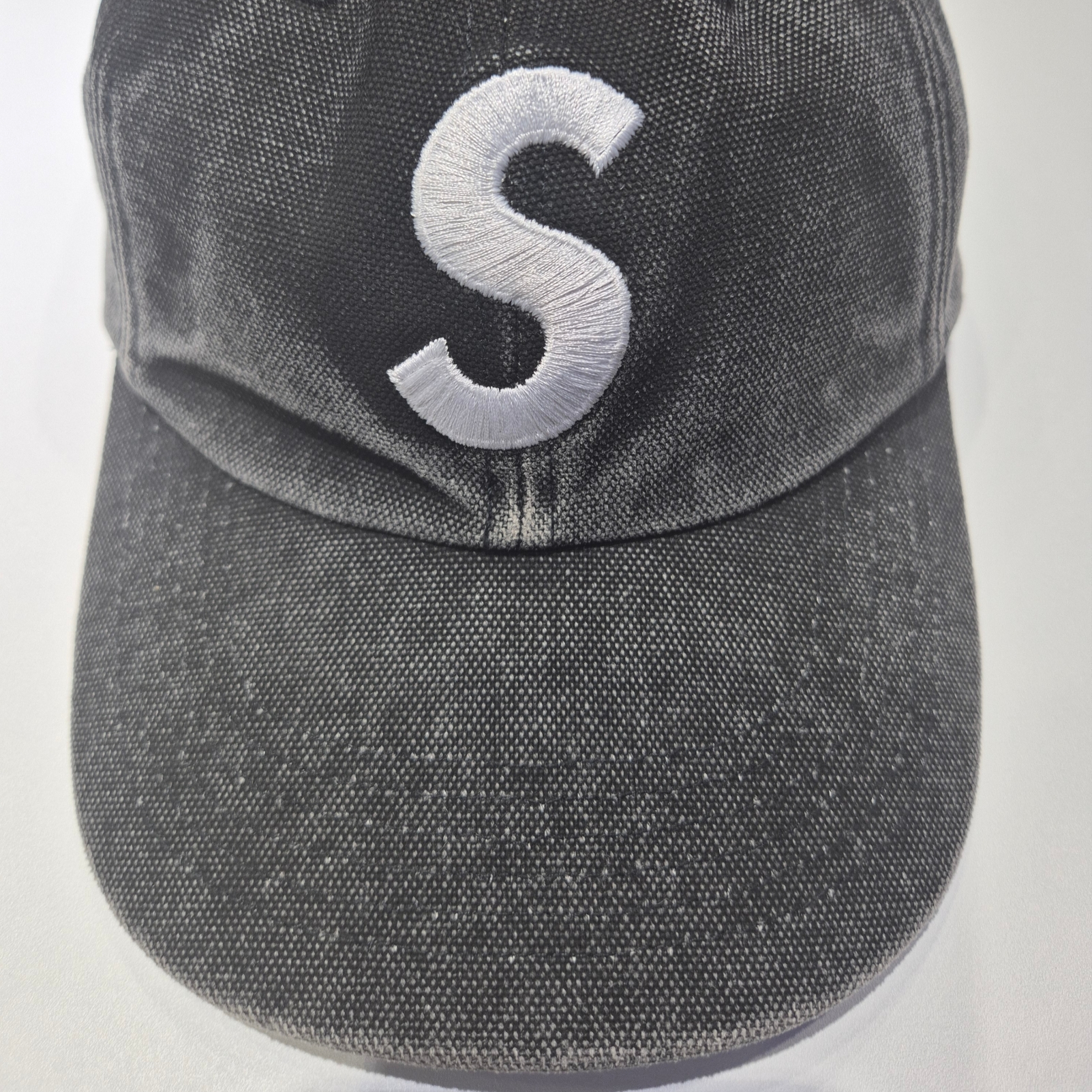 Supreme Pigment S Logo 6-Panel Black - 24FW 착용 스타일