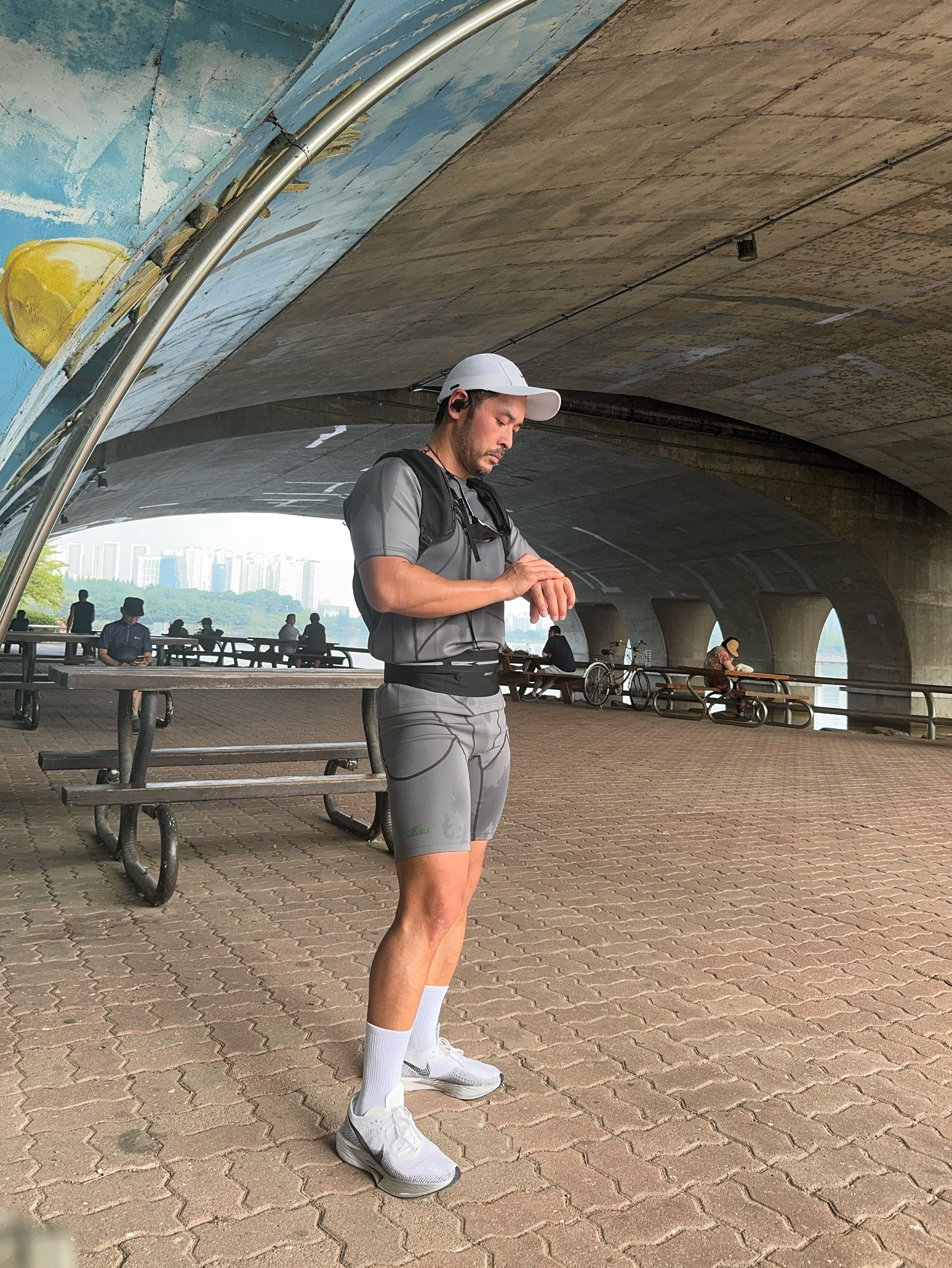 Nike ZoomX Vaporfly Next% 3 White Grey 착용 스타일 - 3