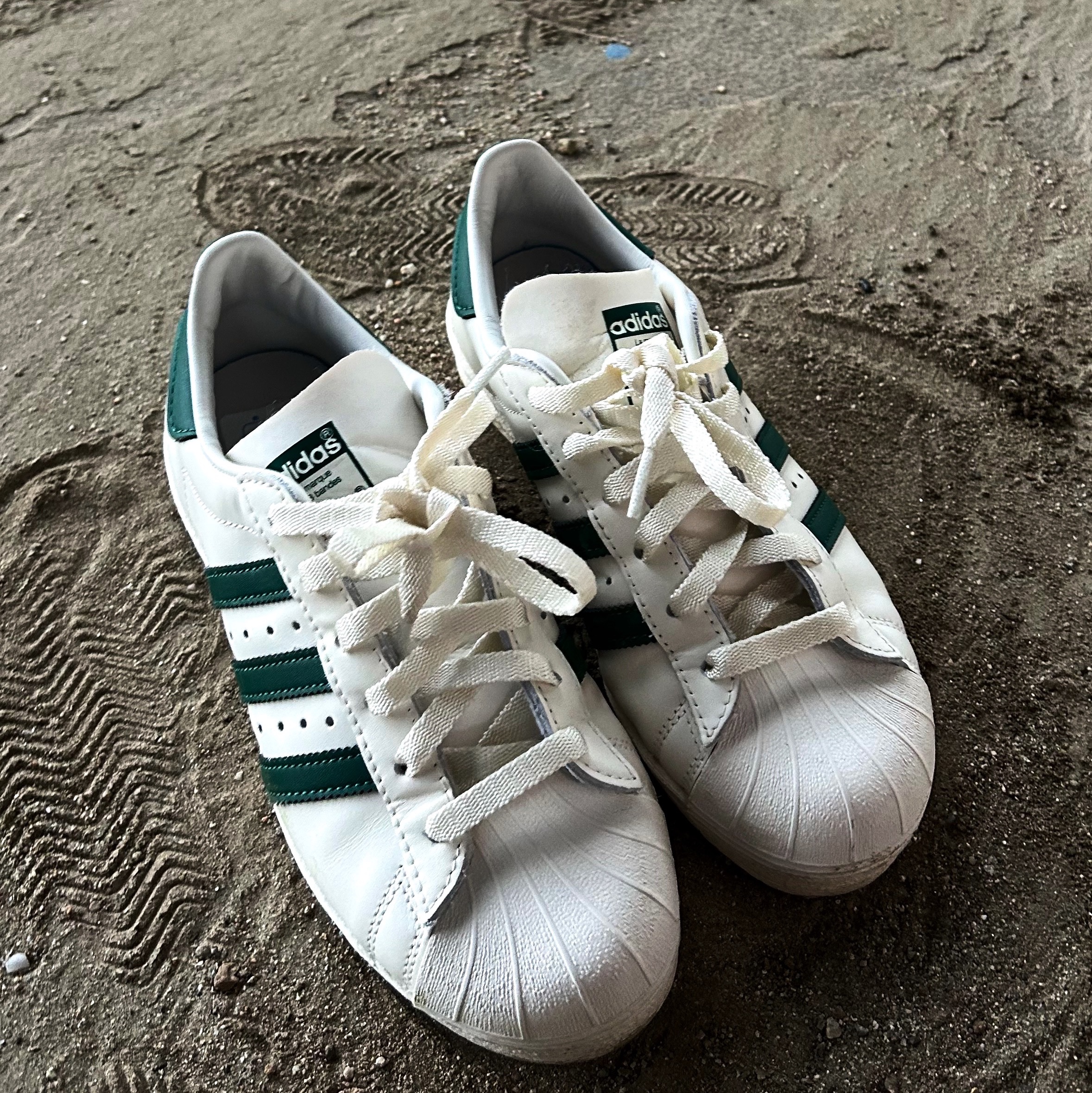 Adidas Superstar 82 Off White Dark Green 착용 스타일 - 4