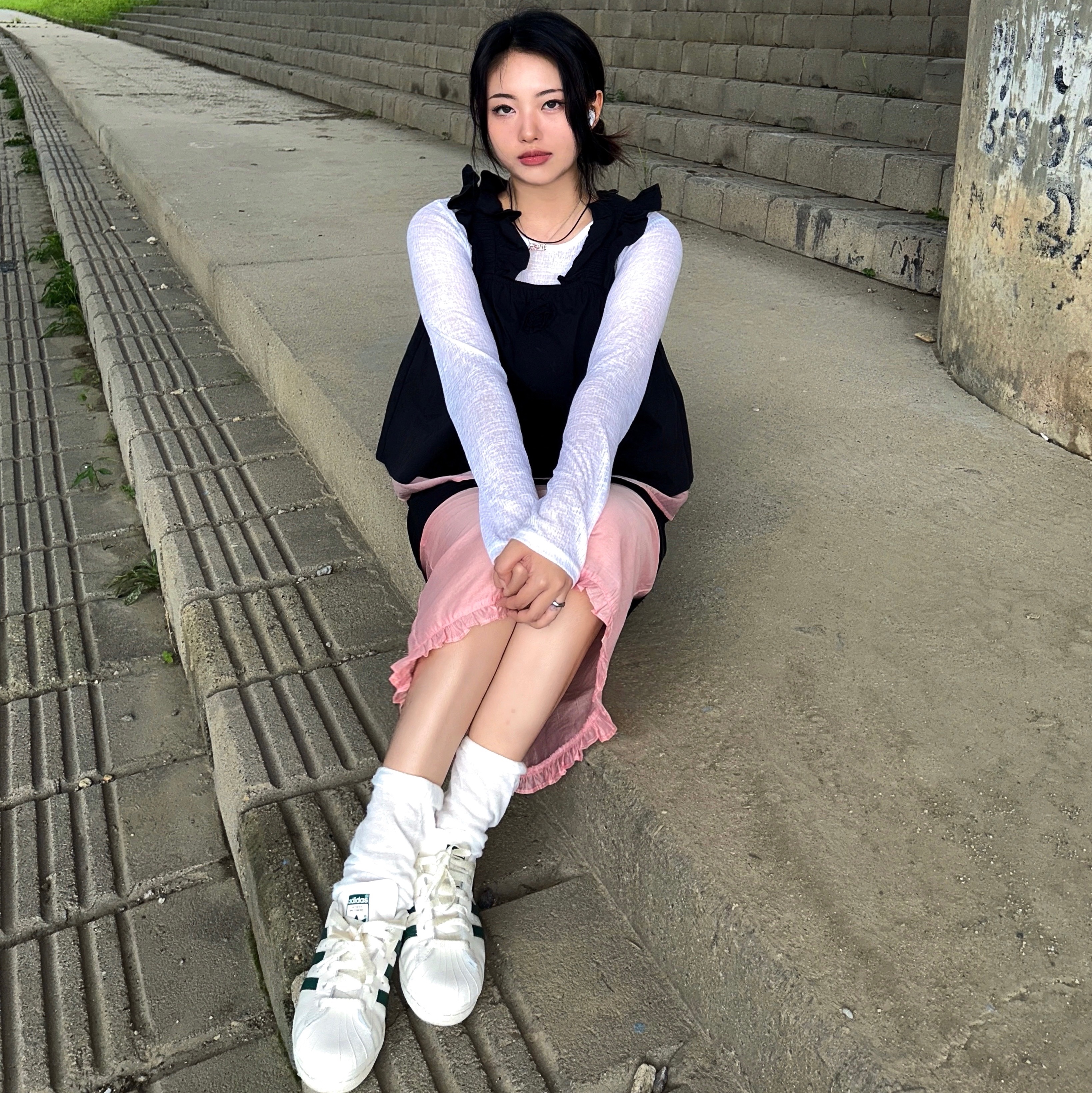 Adidas Superstar 82 Off White Dark Green 착용 스타일 - 1