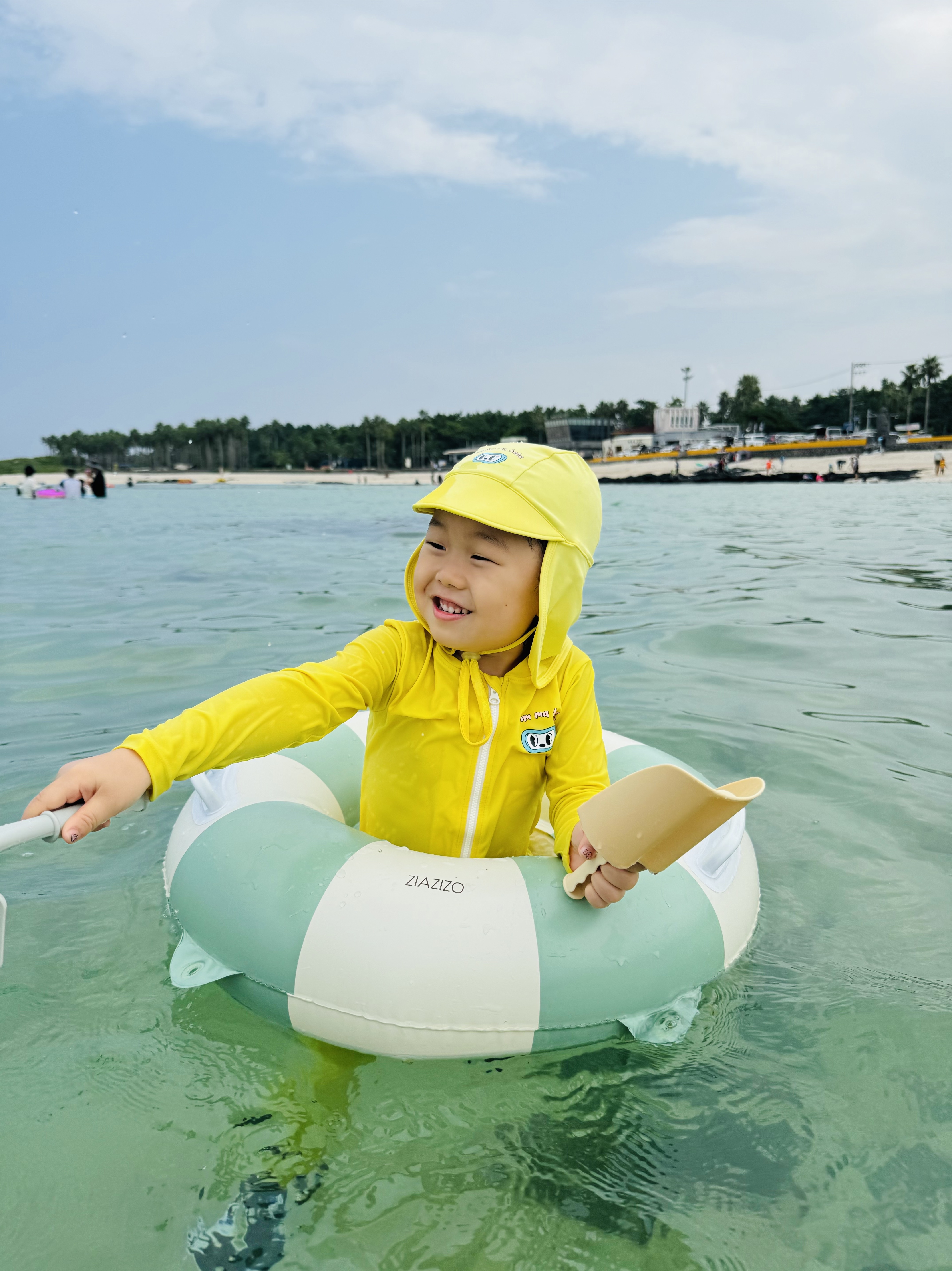 Nike Swim Essential 5 Inch Volley Shorts Game Royal, Emis Sun Shade Bucket Hat Black 착용 스타일 - 2