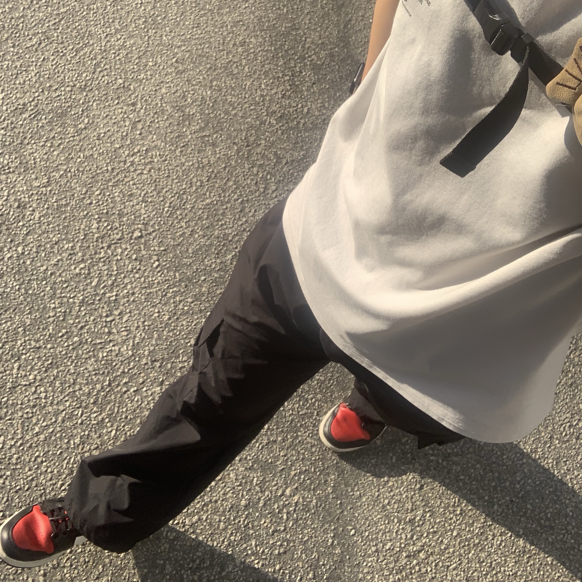 Jordan 1 Mid Black Fire Red 착용 스타일 - 3