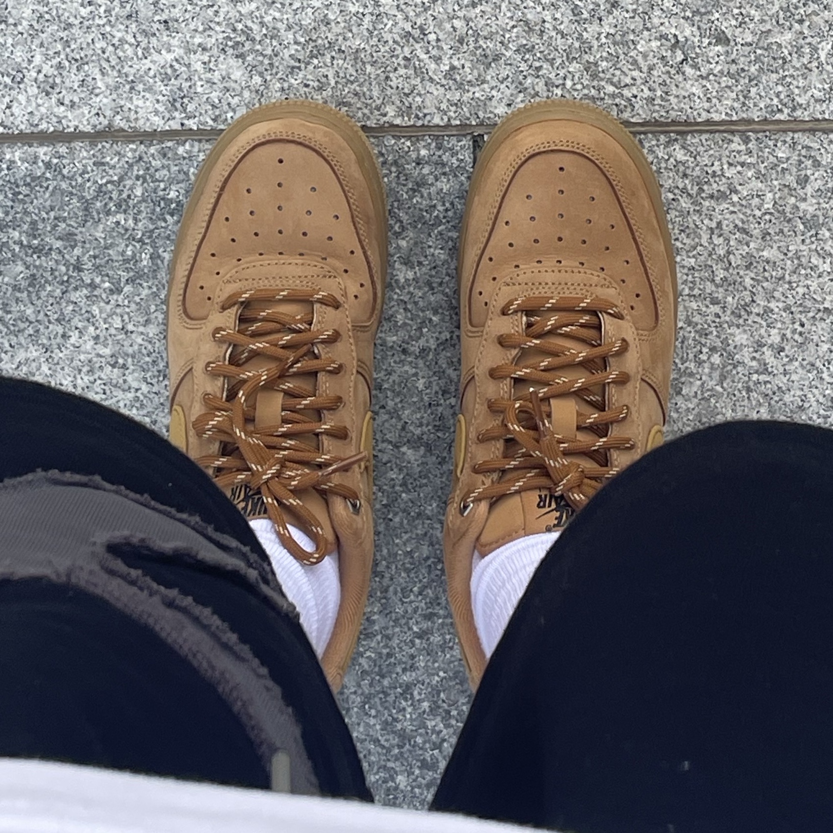 (W) Nike Air Force 1 '07 WB Flax Wheat 착용 스타일 - 2