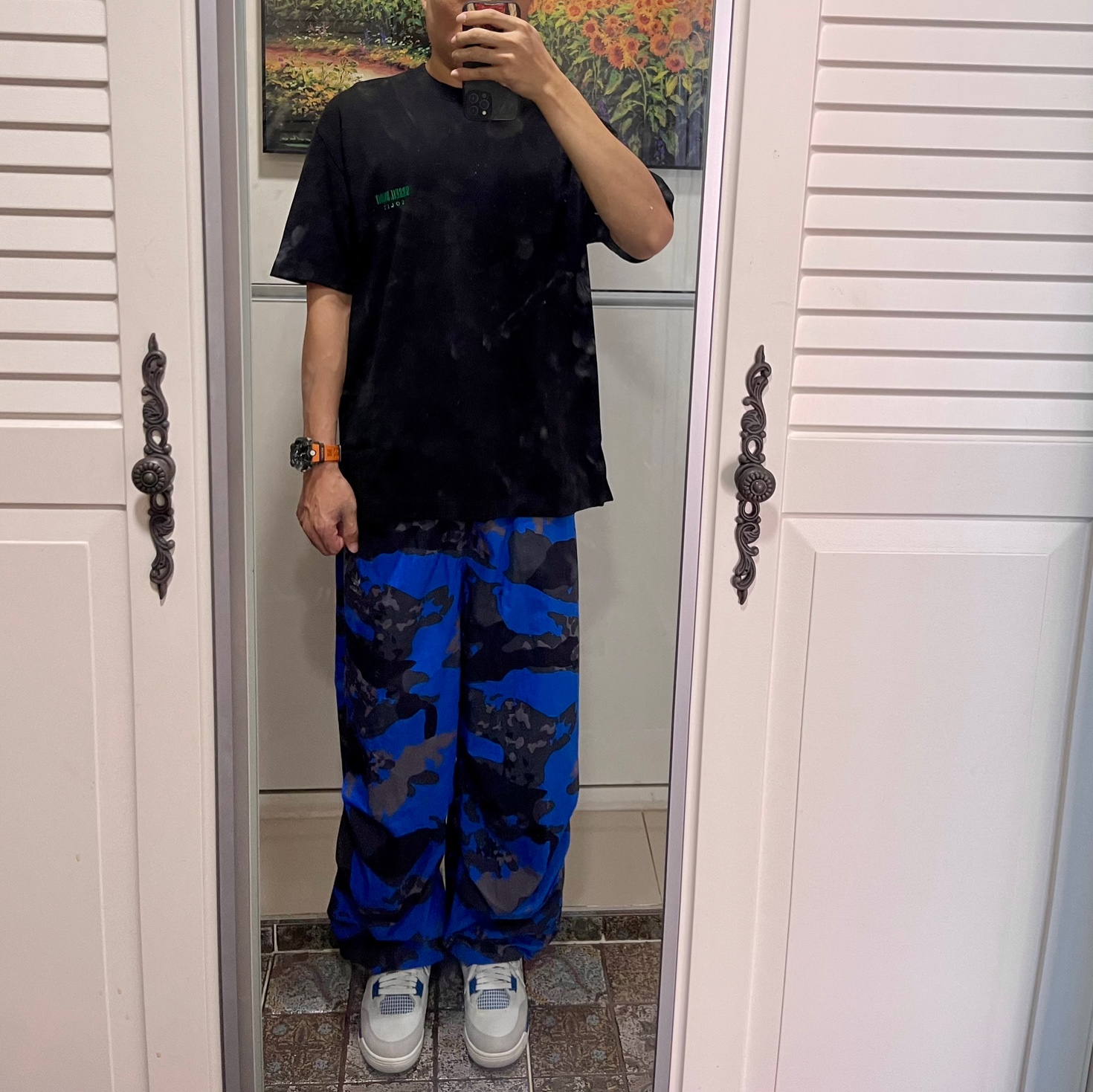 Jordan 4 Retro Industrial Blue, Adidas Camo Parachute Pants Black Trace Grey - KR Sizing 착용 스타일