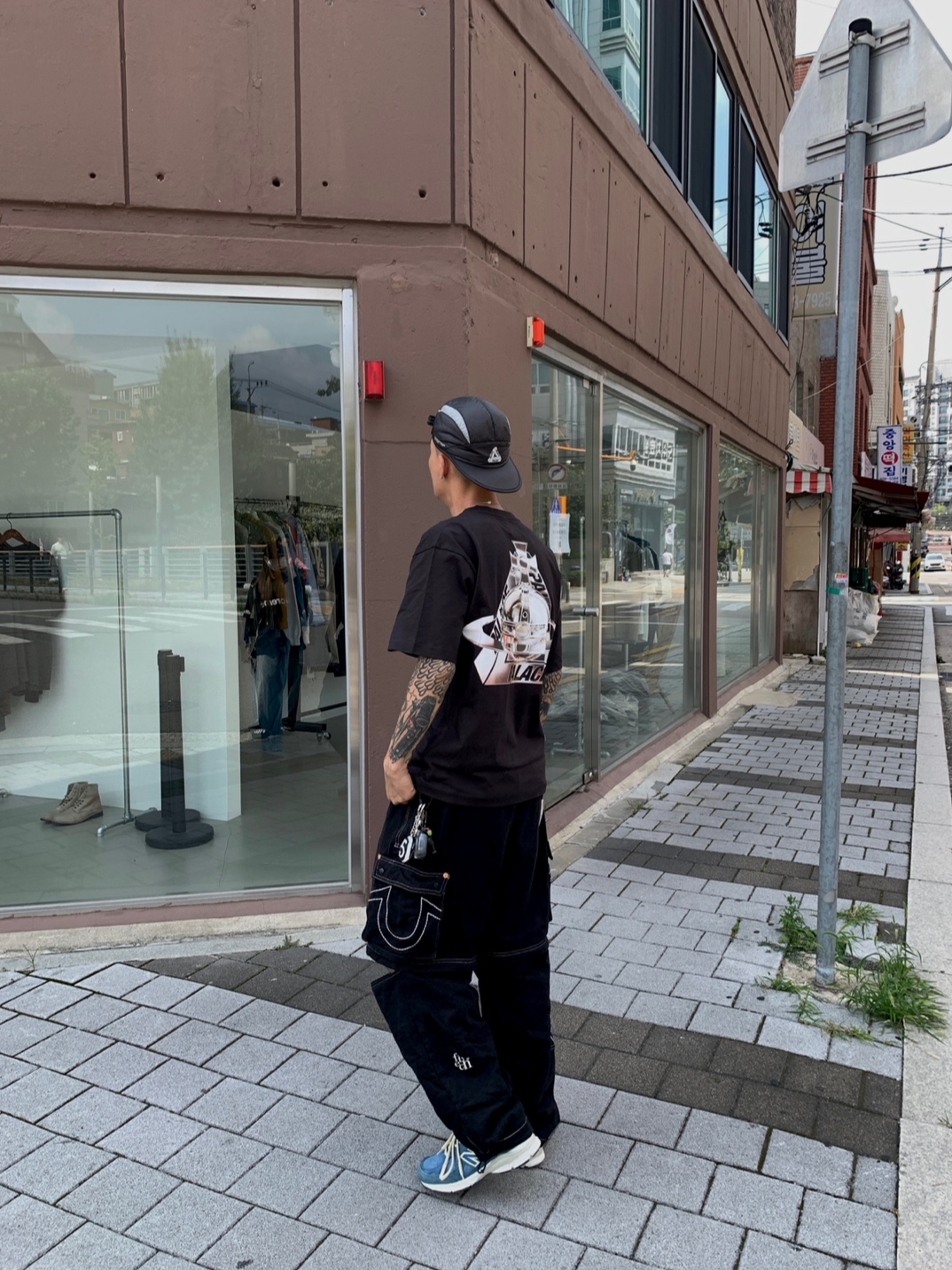 Palace x Vivienne Westwood T-Shirt Black - 24FW, Palace Pertex Tri-Cool Runner Black - 23FW 착용 스타일