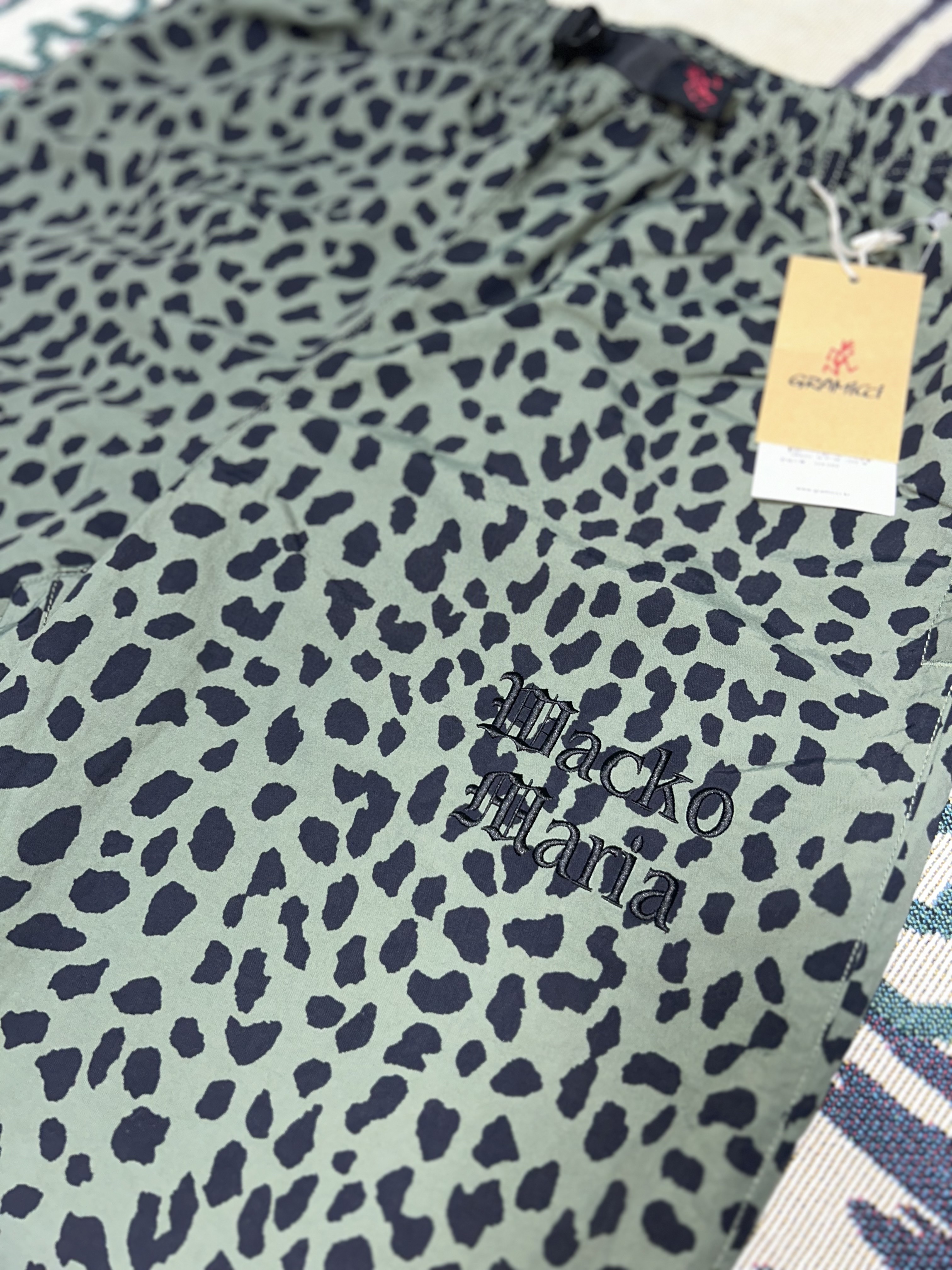 Wacko Maria x Gramicci Track Pants Khaki 착용 스타일 - 2