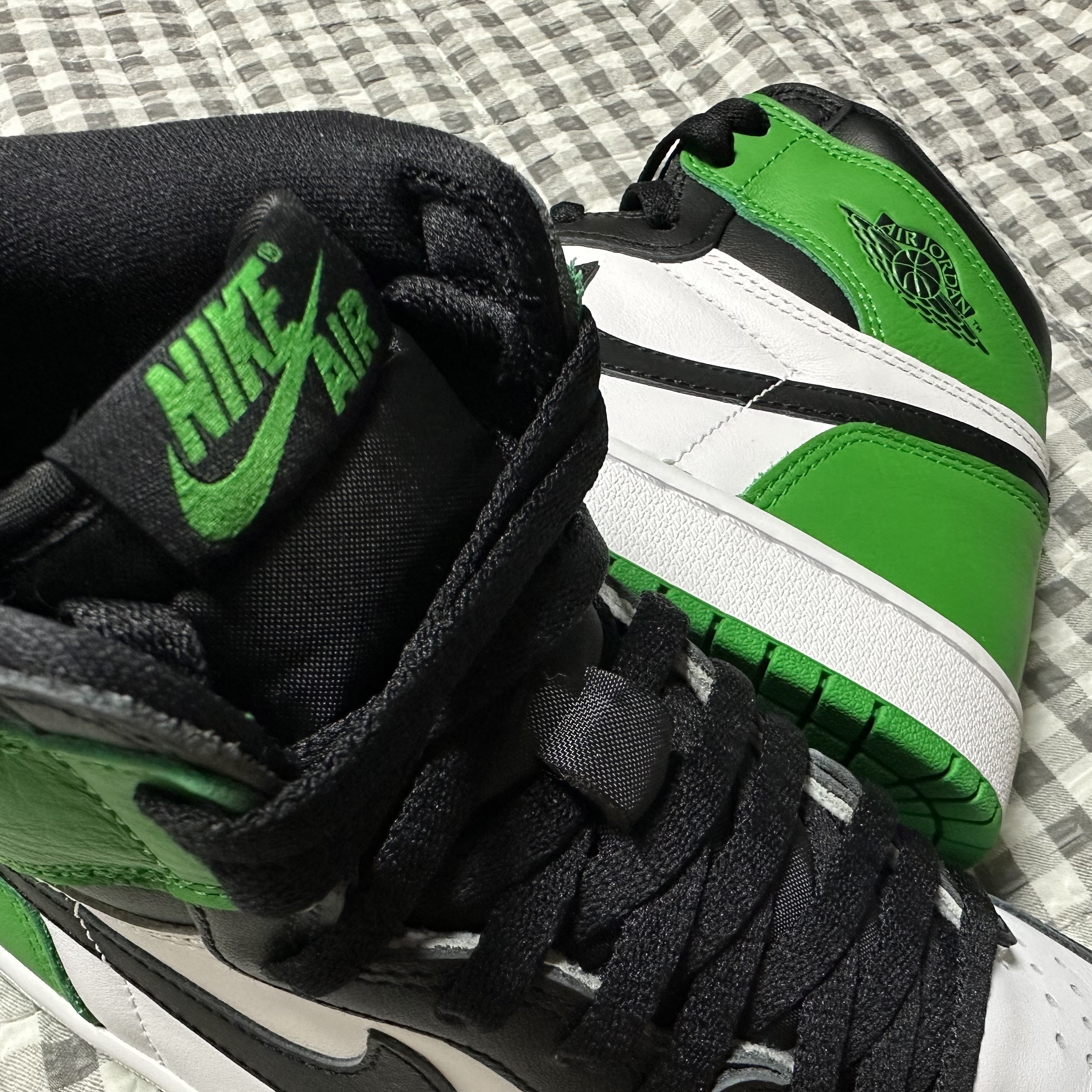 Jordan 1 Retro High OG Black and Lucky Green 착용 스타일 - 3