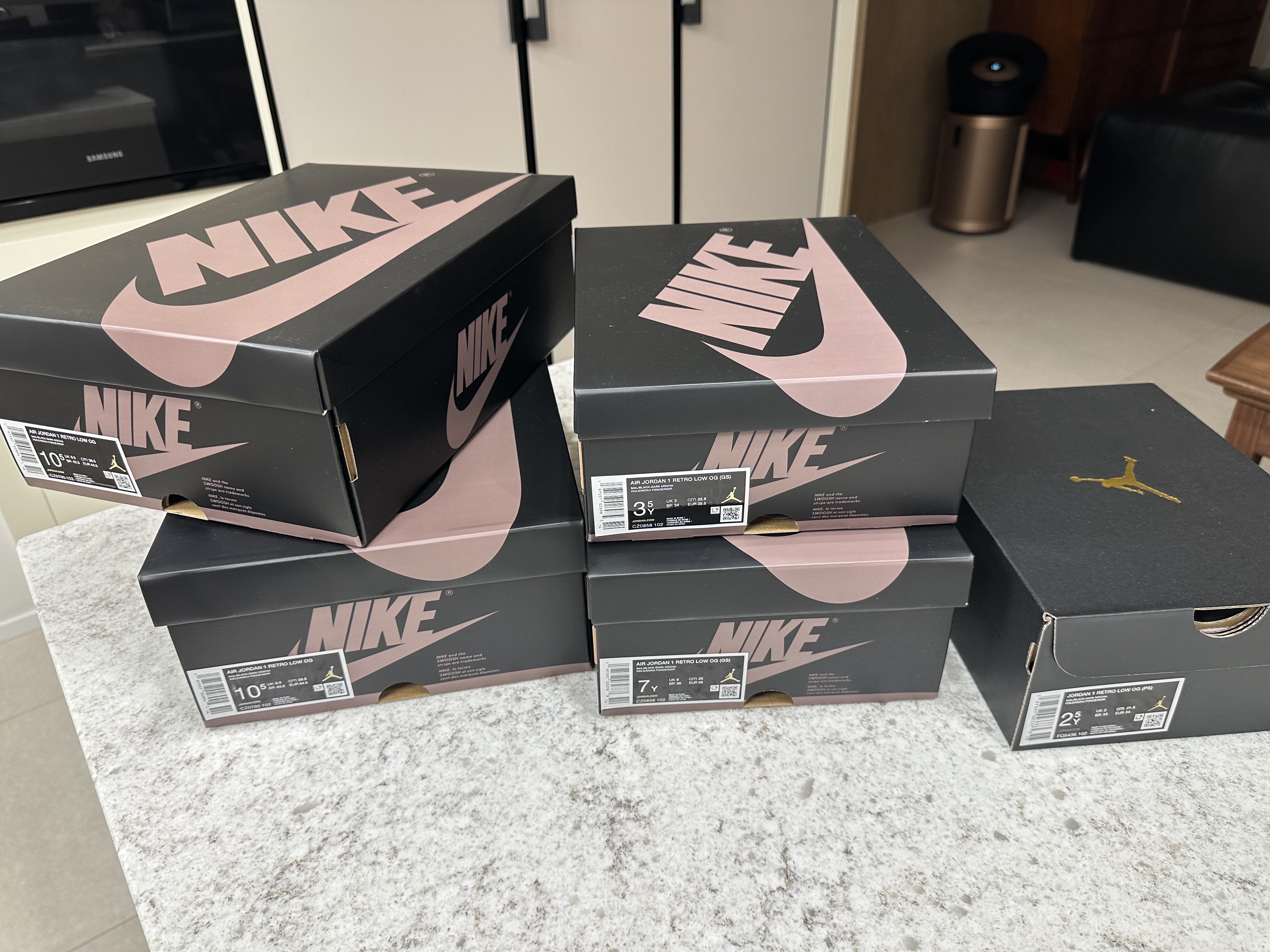 Jordan 1 Retro Low OG Mocha, (GS) Jordan 1 Retro Low OG Mocha 착용 스타일 - 7