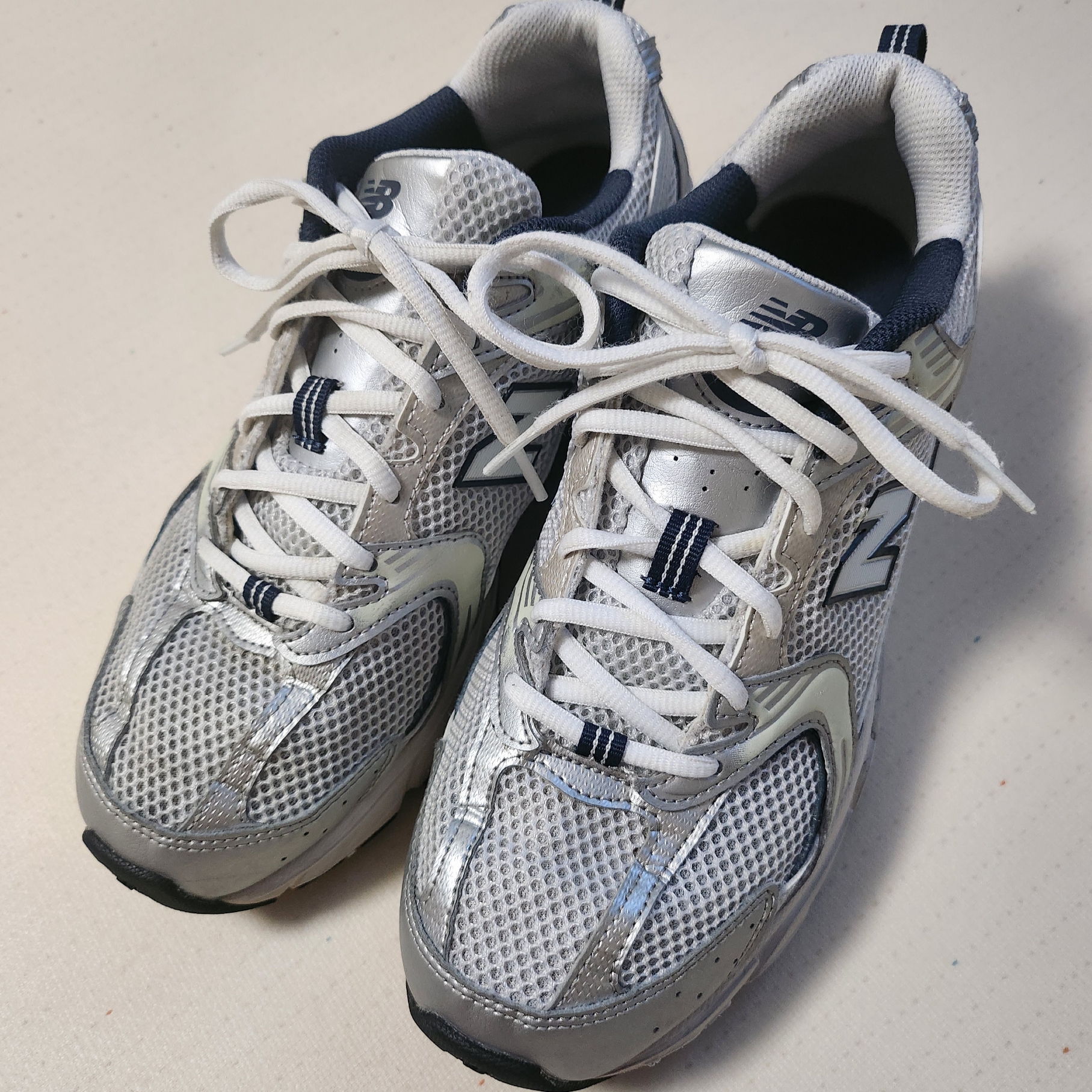 New Balance 530 Steel Grey 착용 스타일