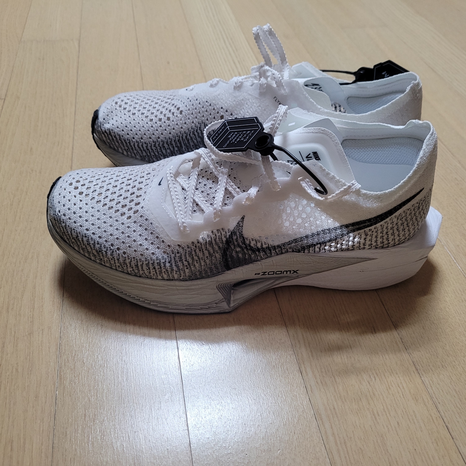 Nike ZoomX Vaporfly Next% 3 White Grey 착용 스타일