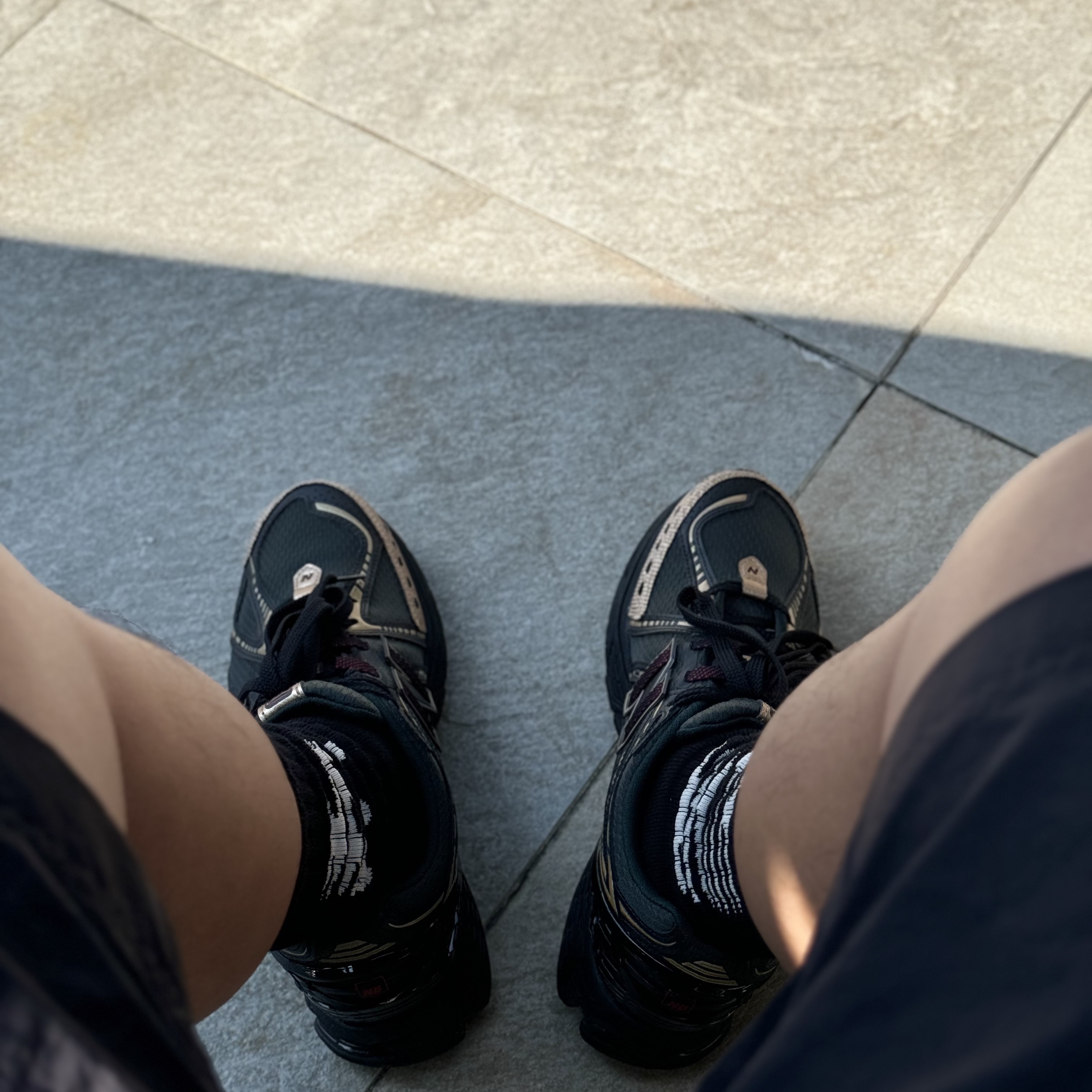 New Balance x Kith 1906R Black Green 착용 스타일 - 3