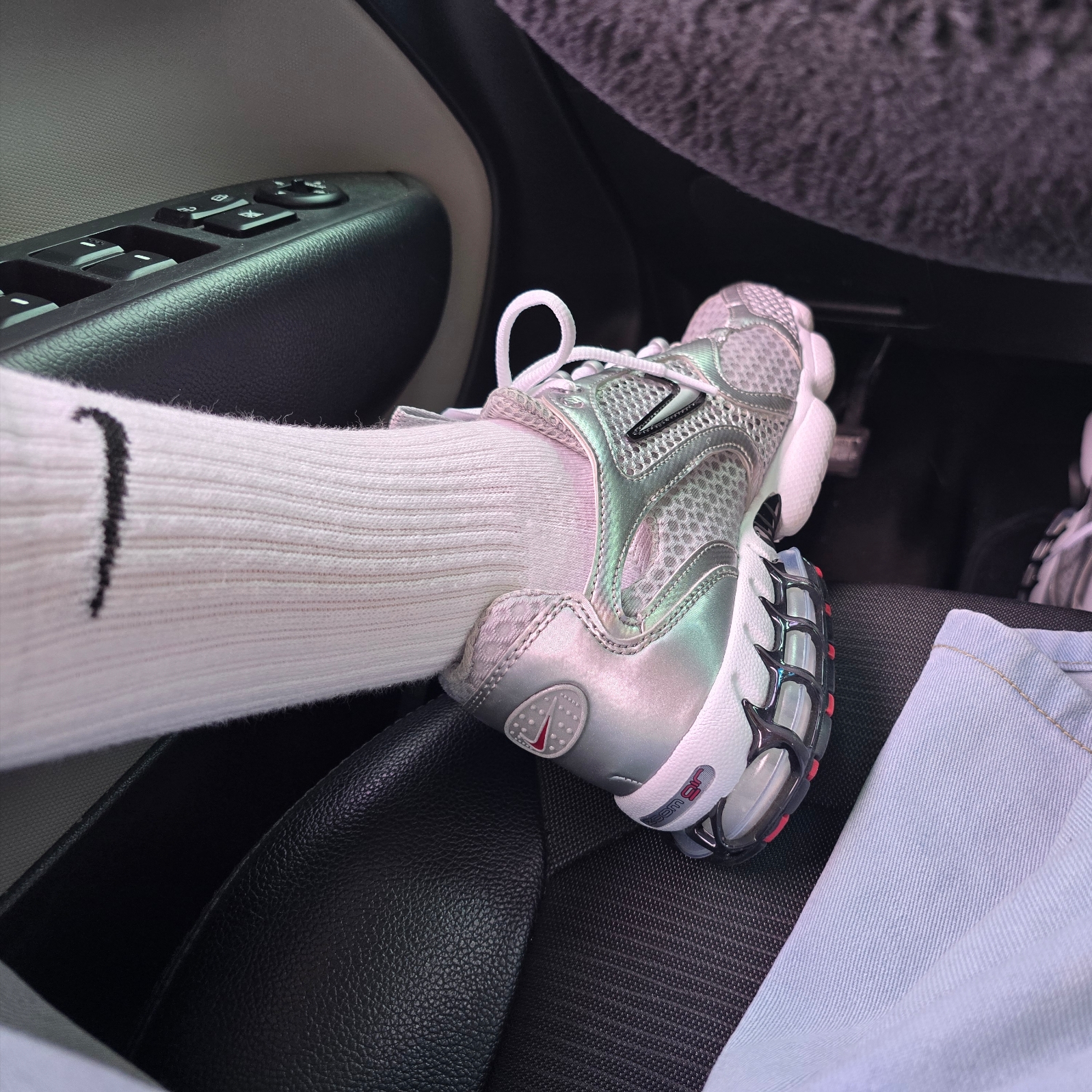Nike Air Zoom Spiridon Cage 2 Metallic Silver 착용 스타일 - 2
