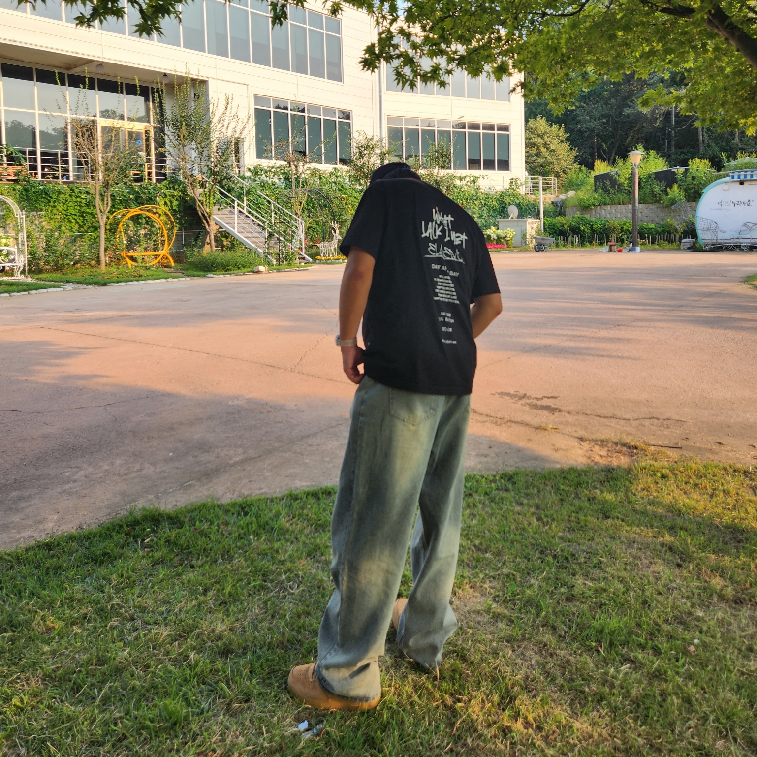Nike Air Force 1 '07 WB Flax, Casio G-Shock DW-5600SKE-7 착용 스타일 - 2