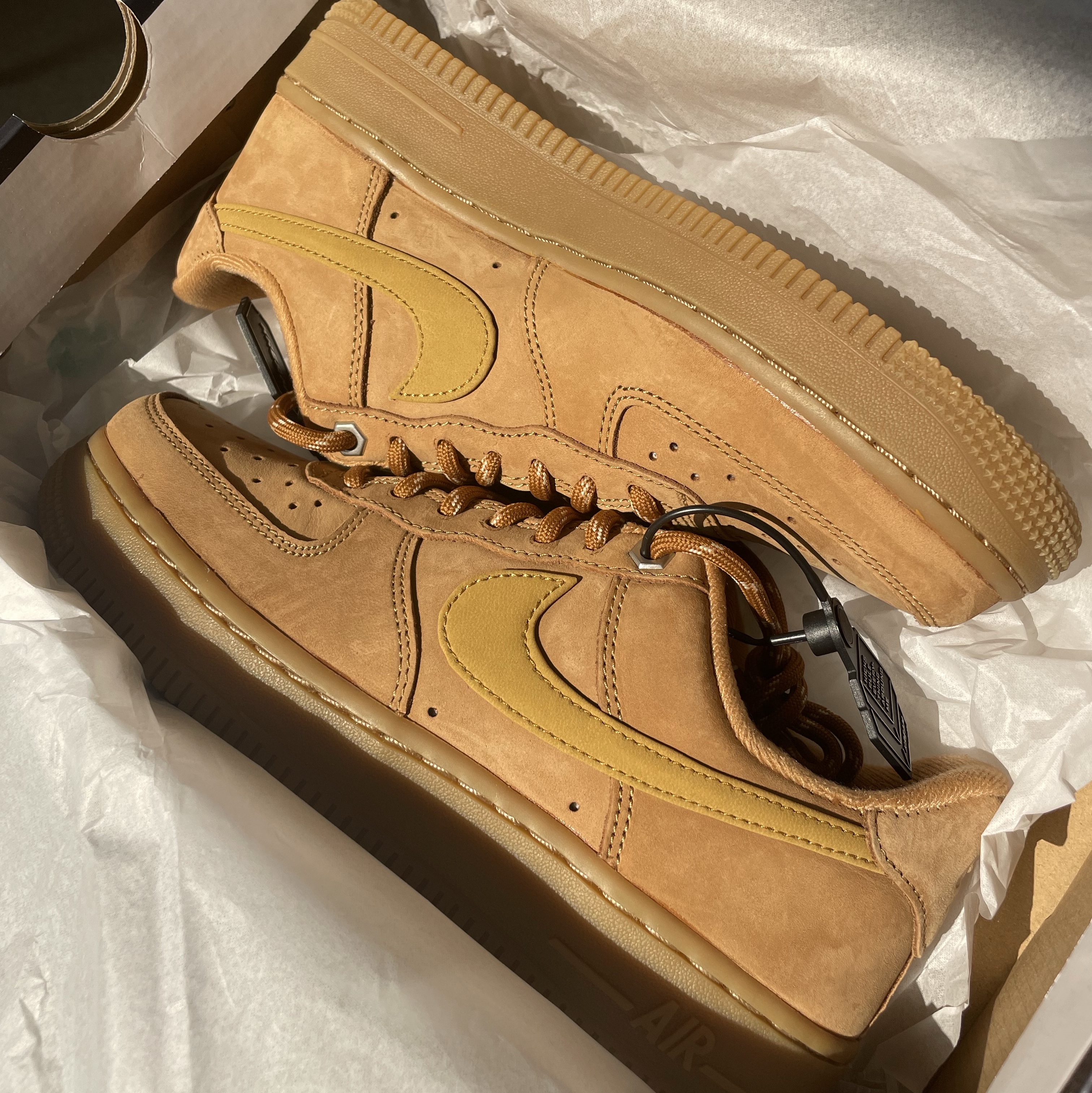 (W) Nike Air Force 1 '07 WB Flax Wheat 착용 스타일 - 1
