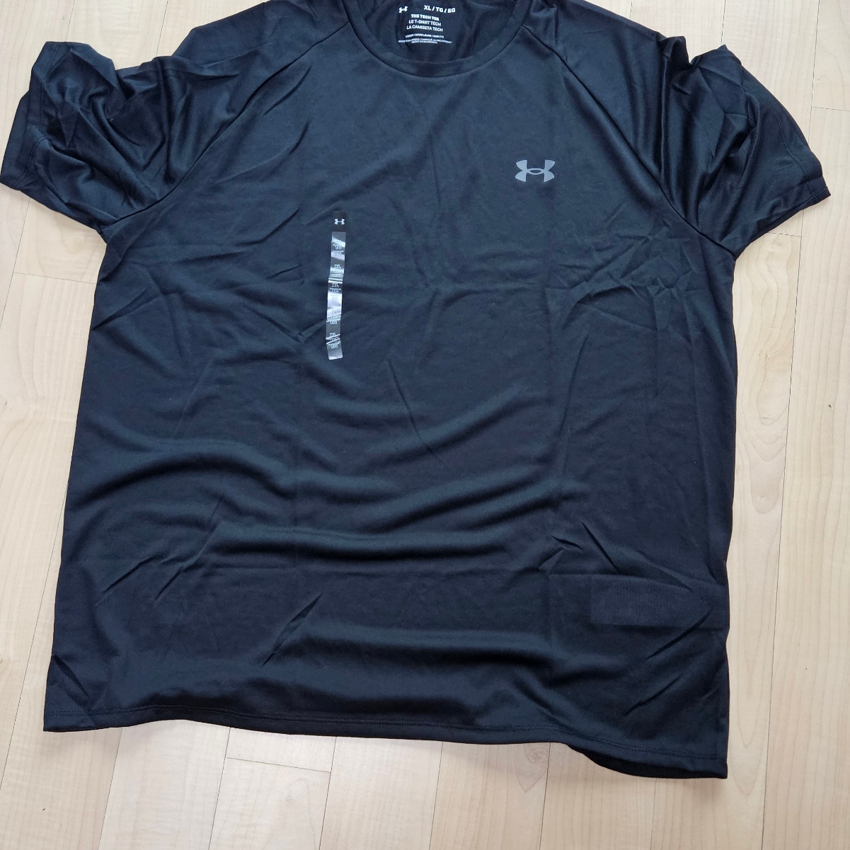 Under Armour Tech 2.0 Short Sleeve Black Graphite 착용 스타일