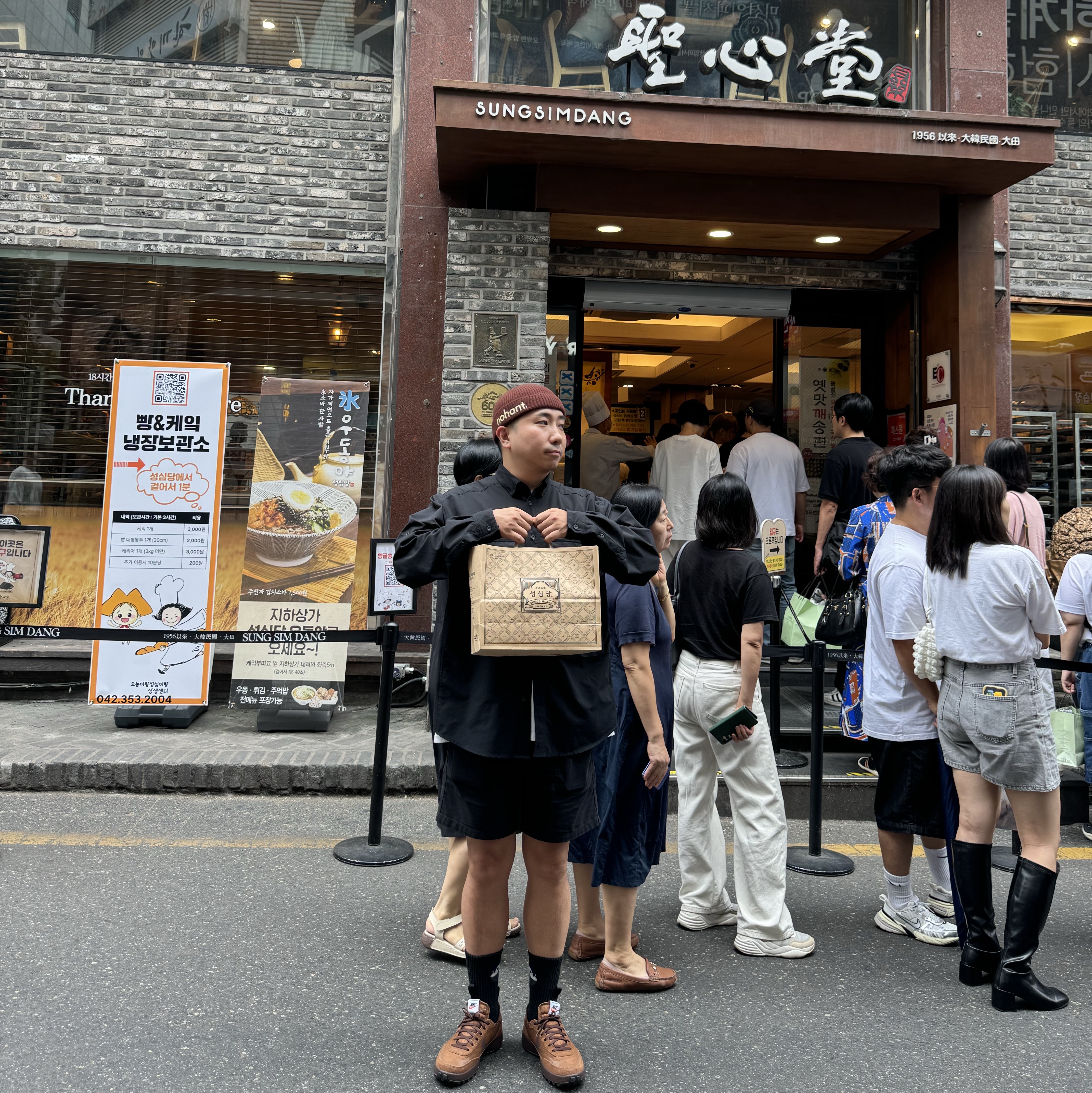 Nike ACG Dri-Fit UV Devastation Trail Shirt Black Summit White - Asia, Nike x Tom Sachs General Purpose Shoe Brown 착용 스타일