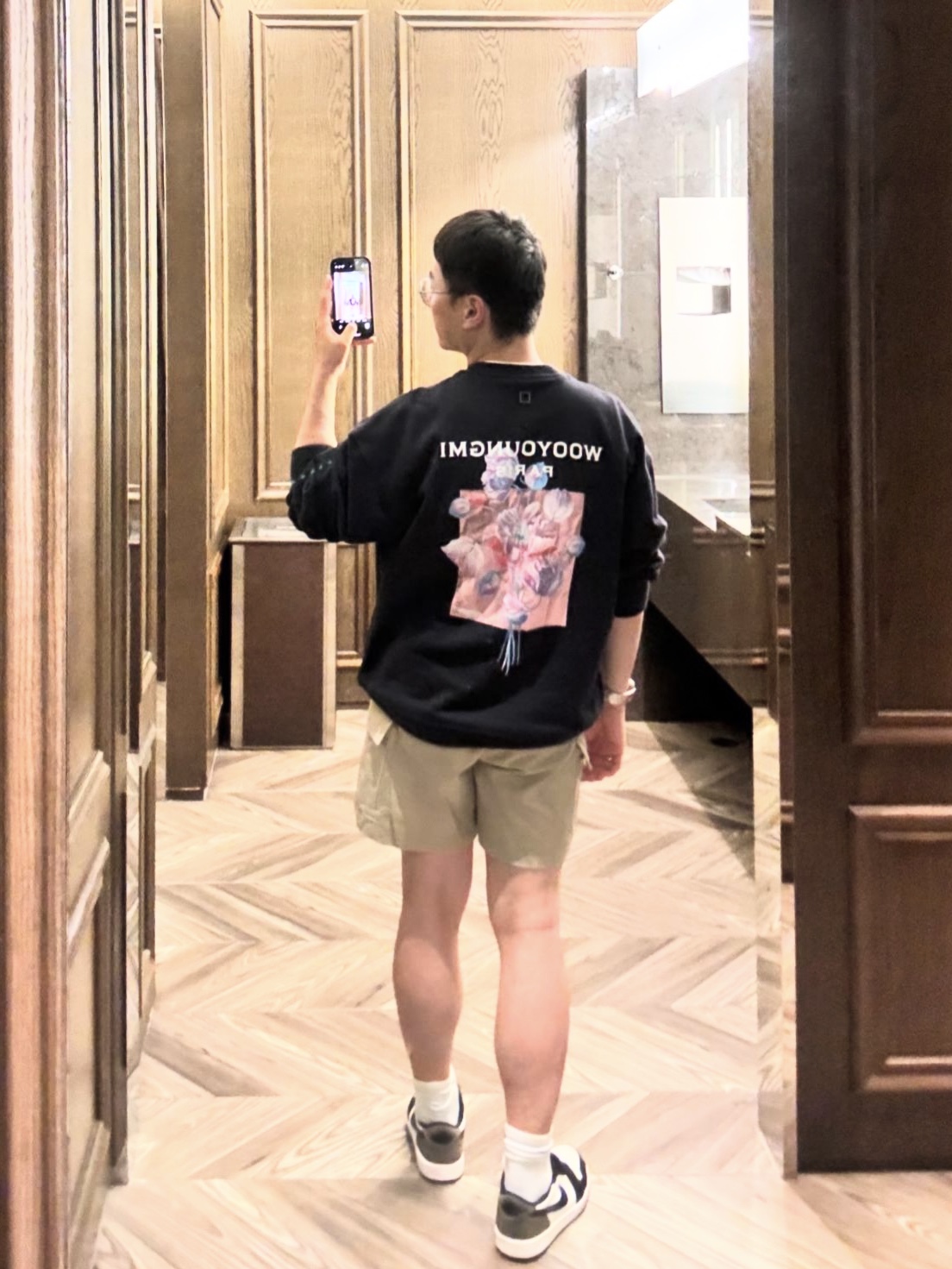Wooyoungmi 3D Flower Back Logo Sweatshirt Navy - 24FW, Jordan 1 Retro Low OG Mocha 착용 스타일 - 4
