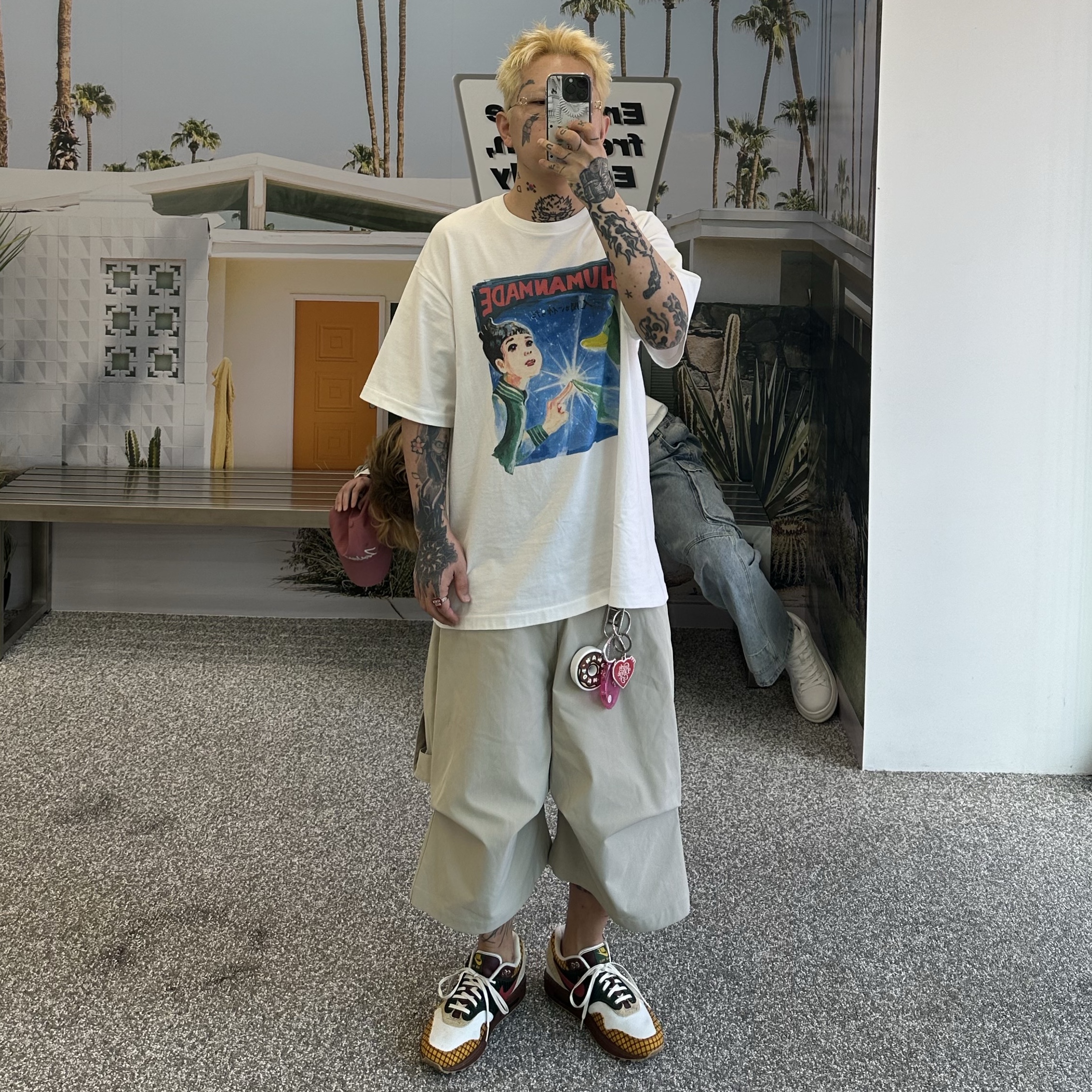 Human Made Keiko Sootome T-Shirt #9 White, Nonnod Alpine Carpenter Shorts Beige 착용 스타일 - 1